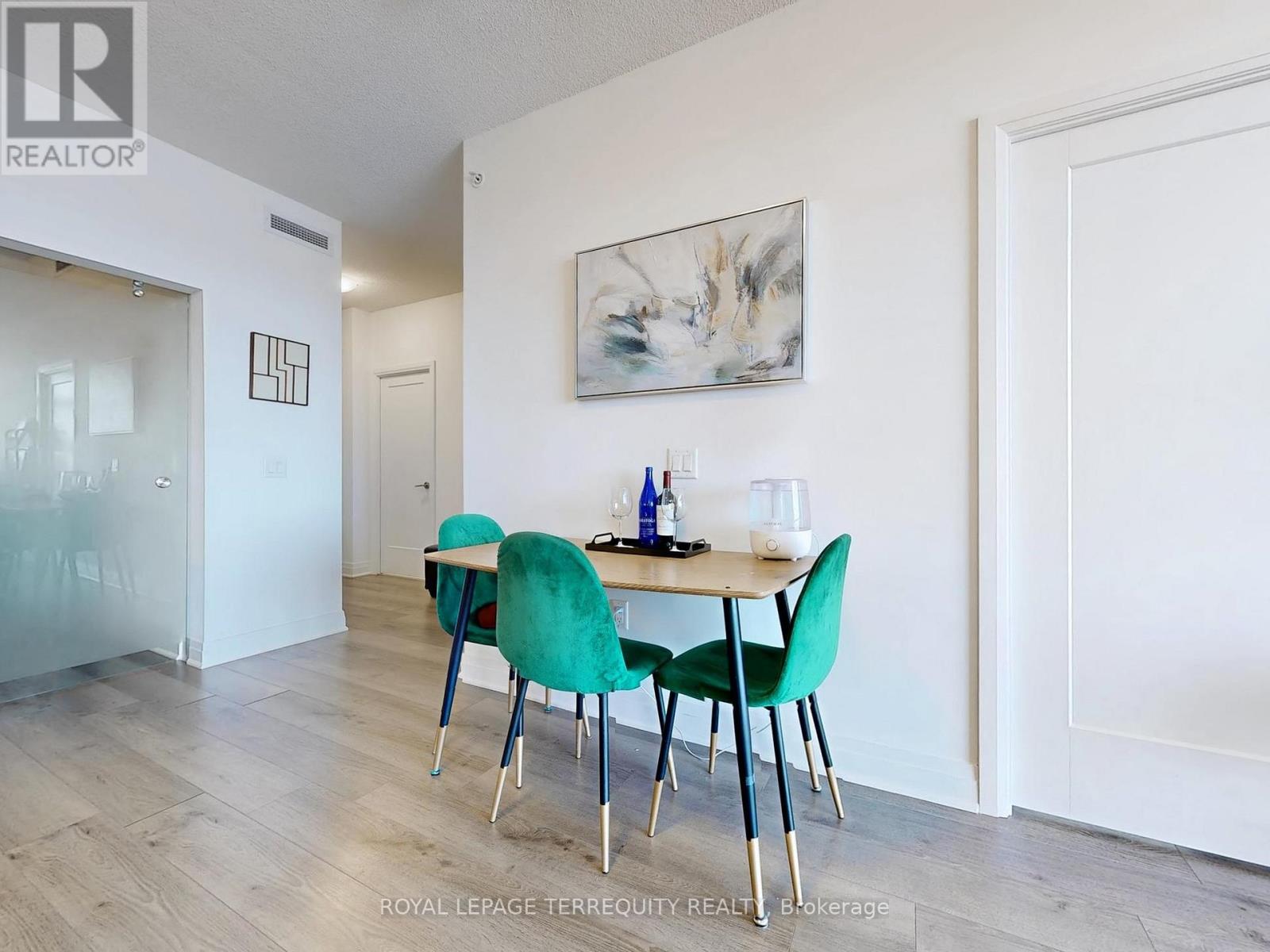 1110 - 3220 Sheppard Avenue E Property Photo 12