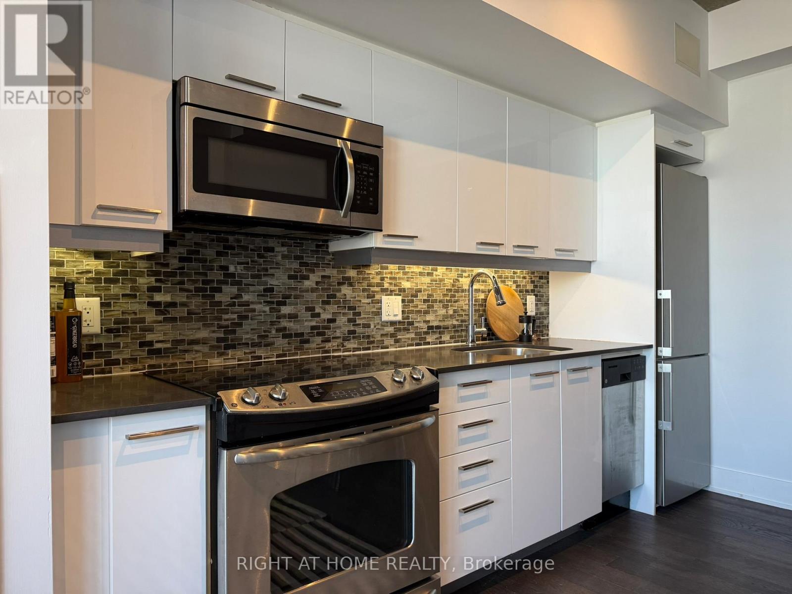 407 - 630 Queen Street E Property Photo 19