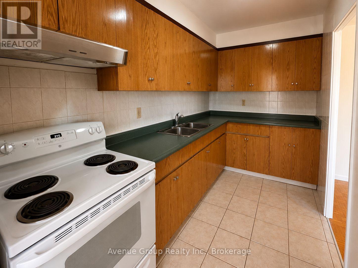 307 - 1 Massey Square Property Photo 6
