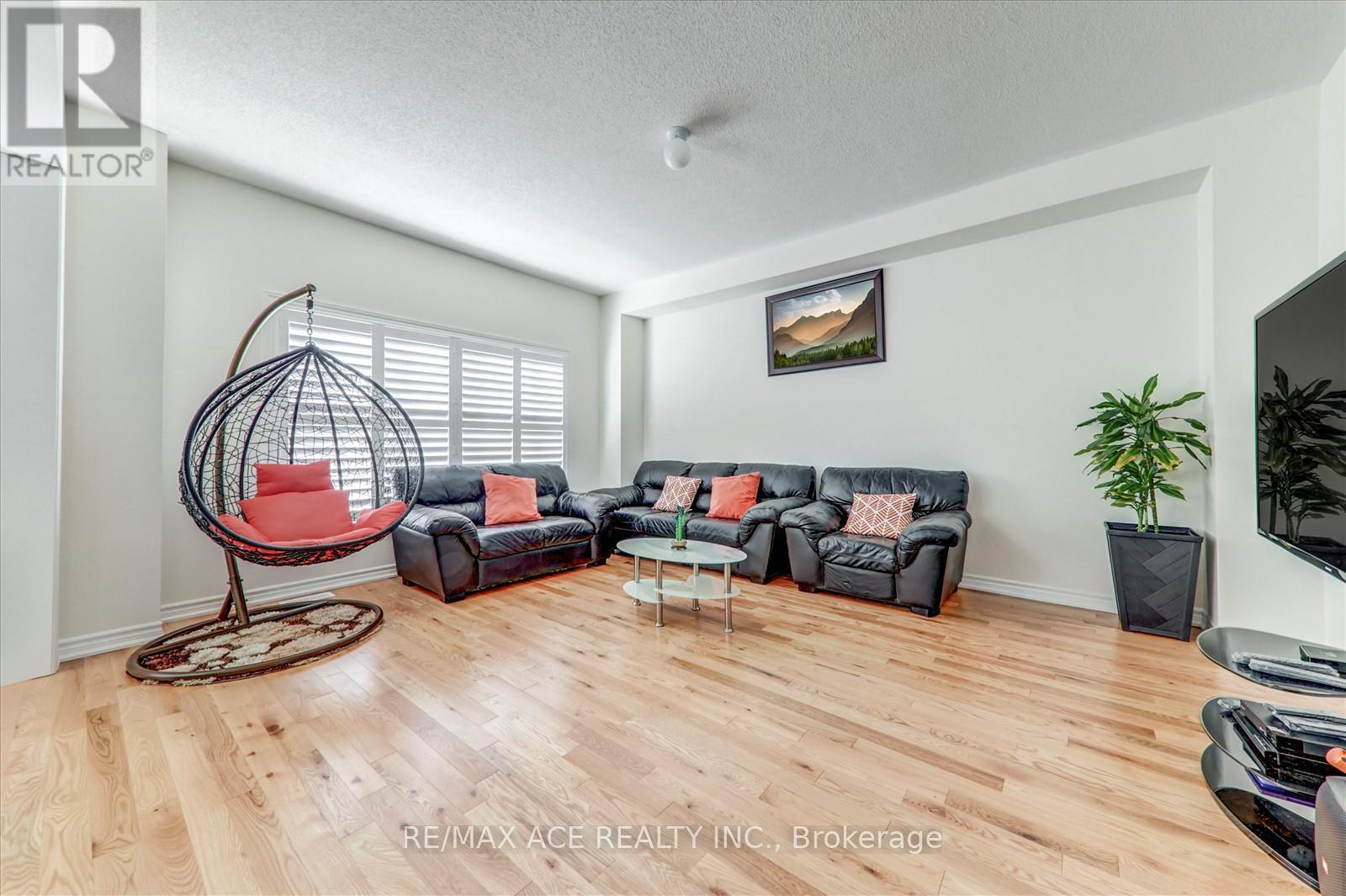 1152 Skyridge Boulevard Property Photo 10