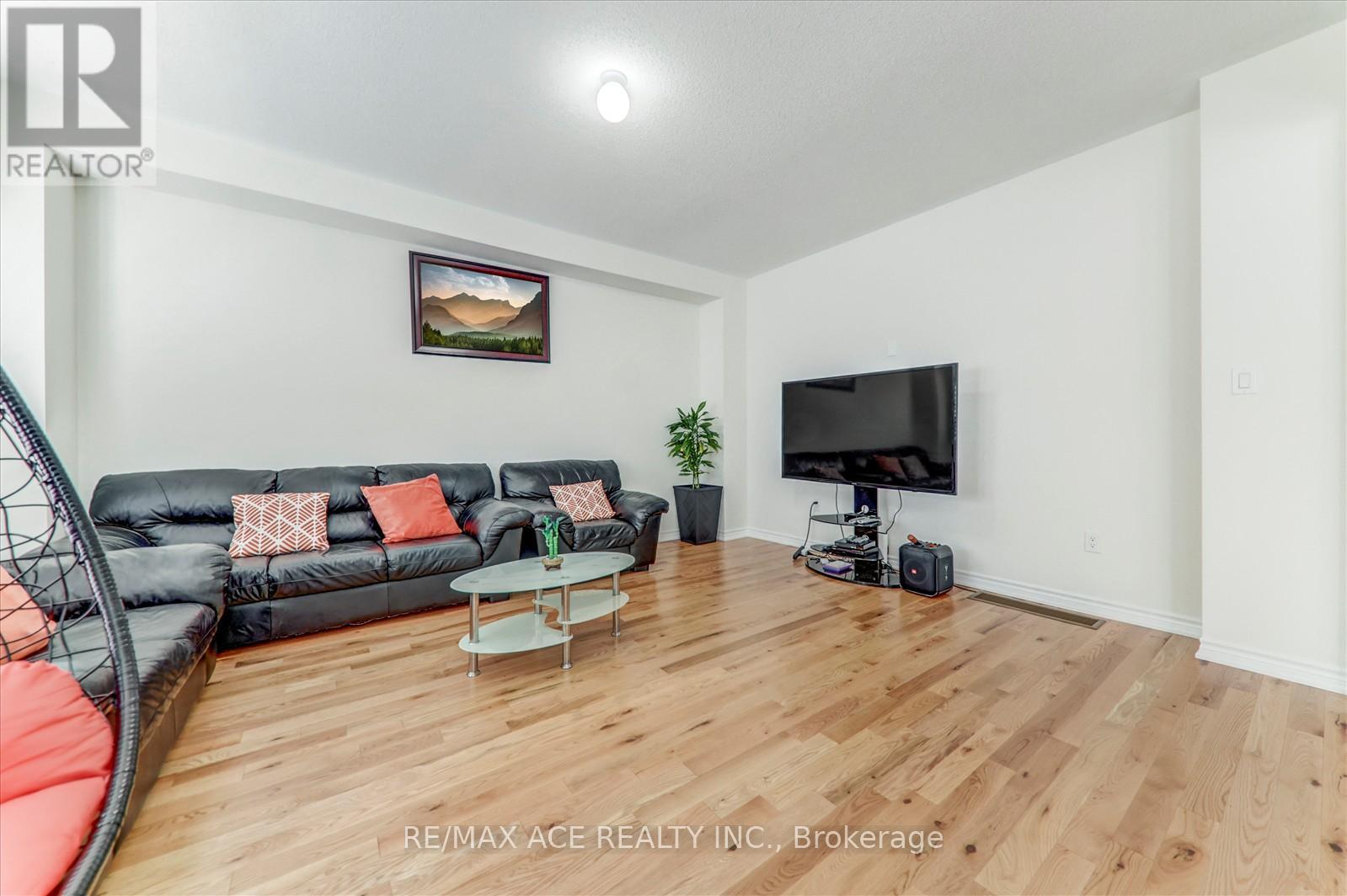 1152 Skyridge Boulevard Property Photo 11