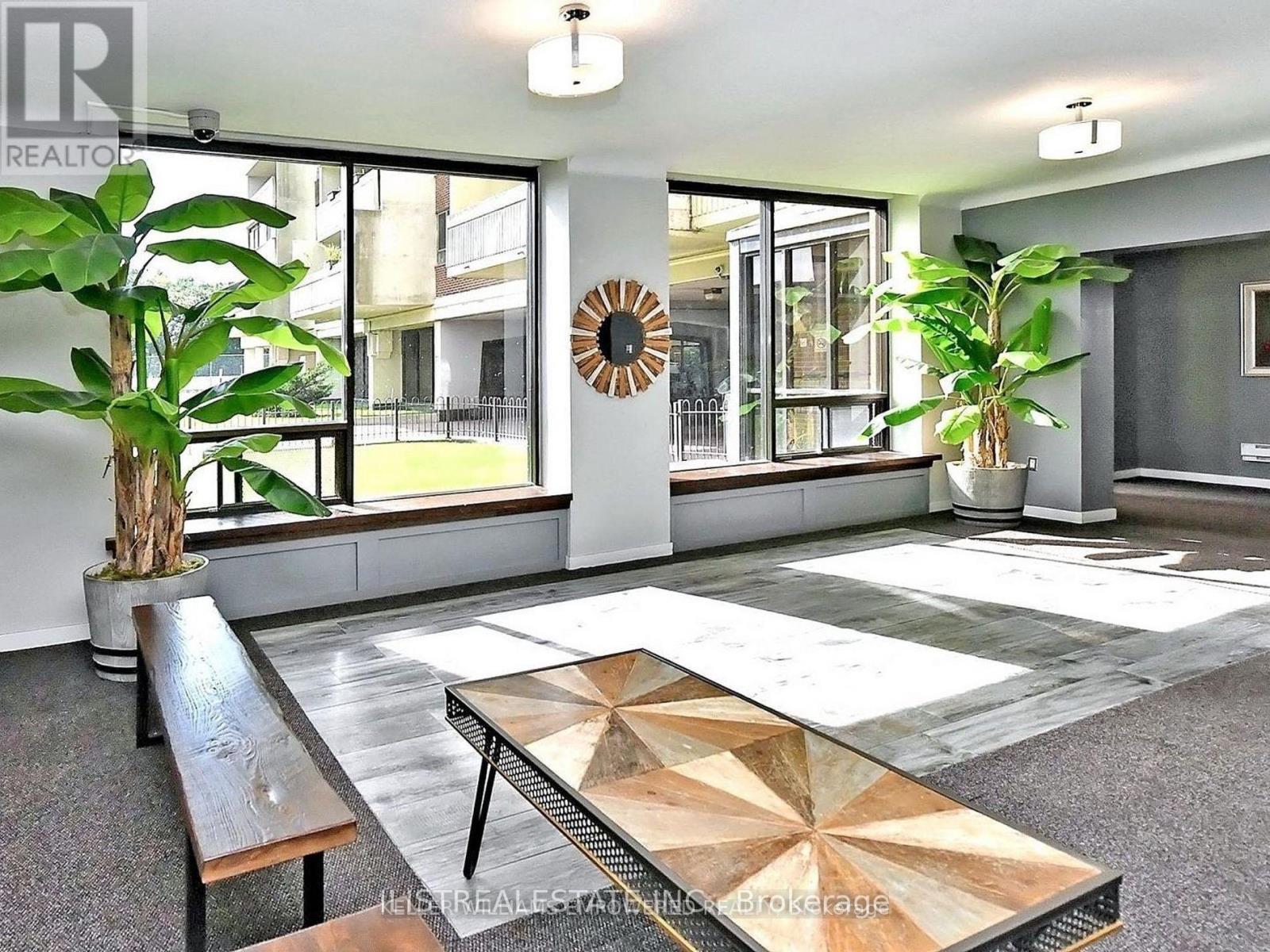 407 - 5 Massey Square Property Photo 2