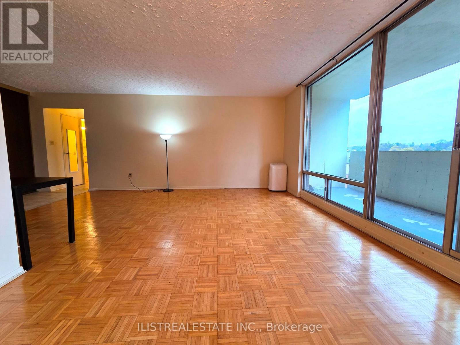 407 - 5 Massey Square Property Photo 4