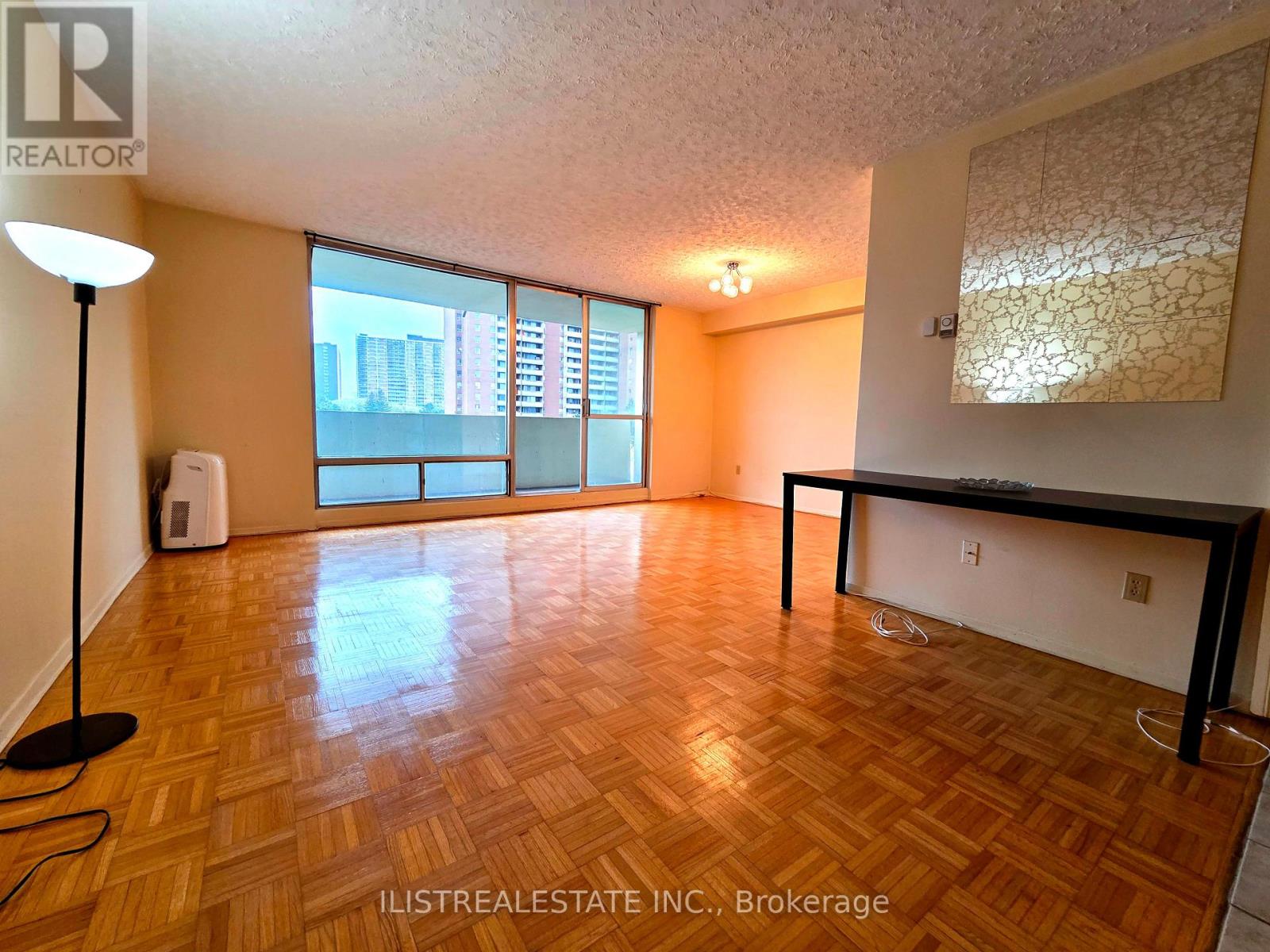 407 - 5 Massey Square Property Photo 5