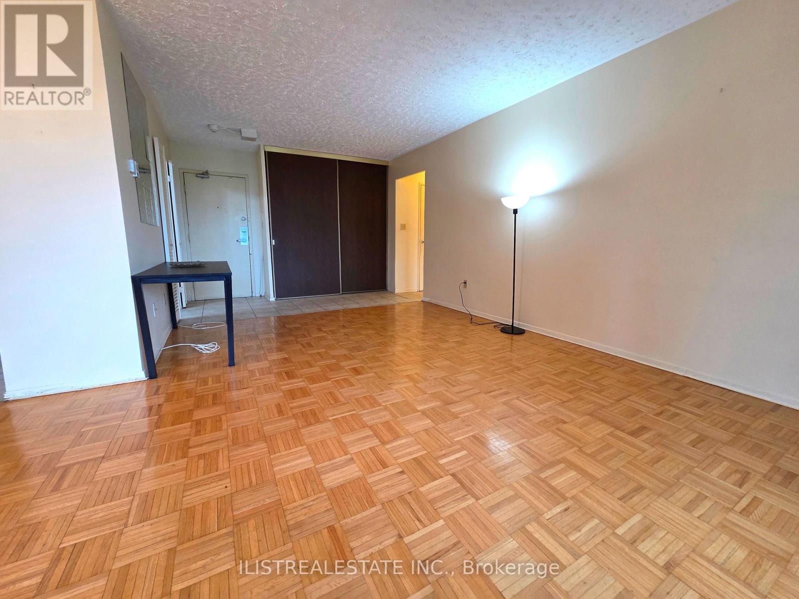 407 - 5 Massey Square Property Photo 6