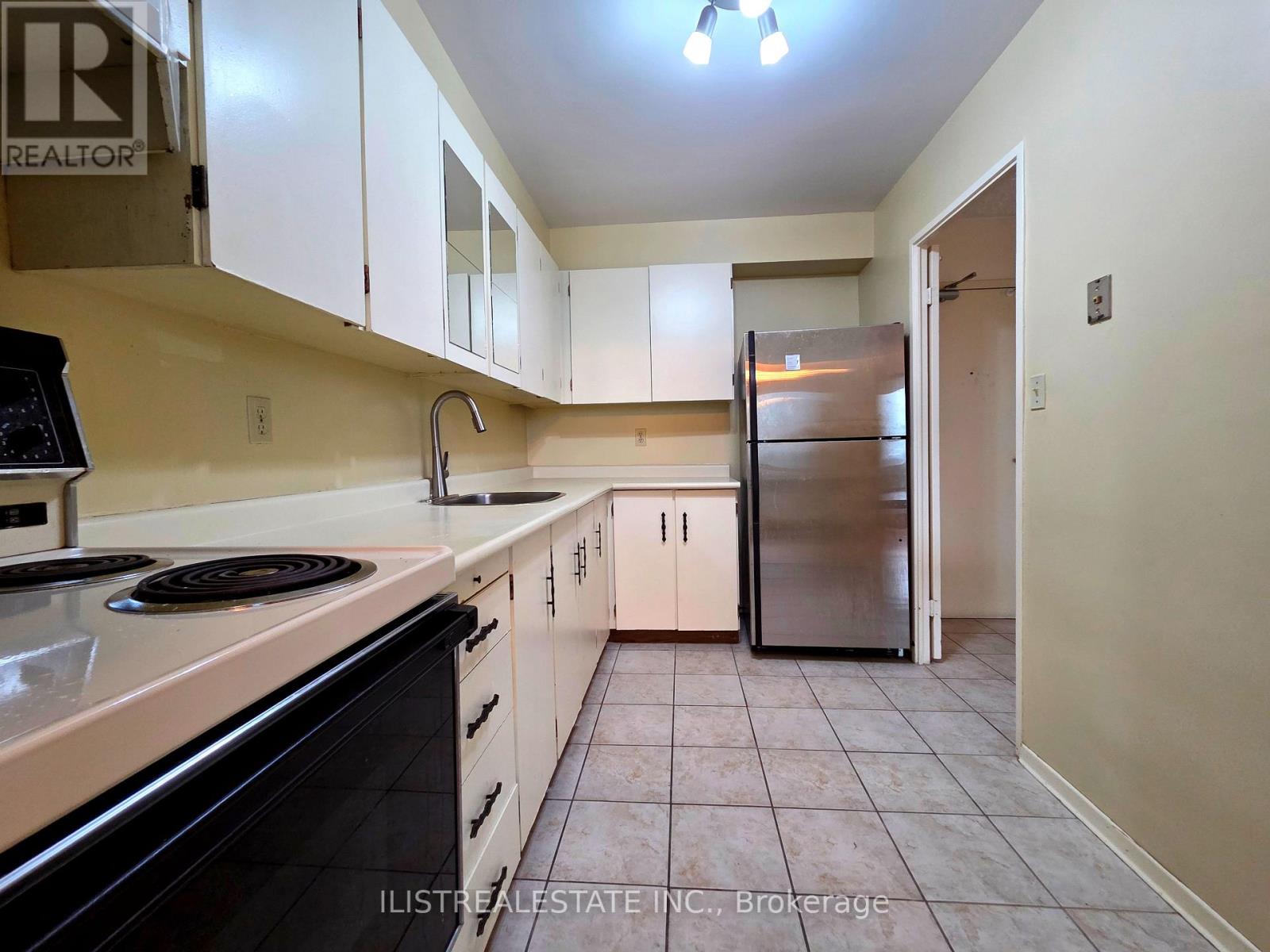 407 - 5 Massey Square Property Photo 7