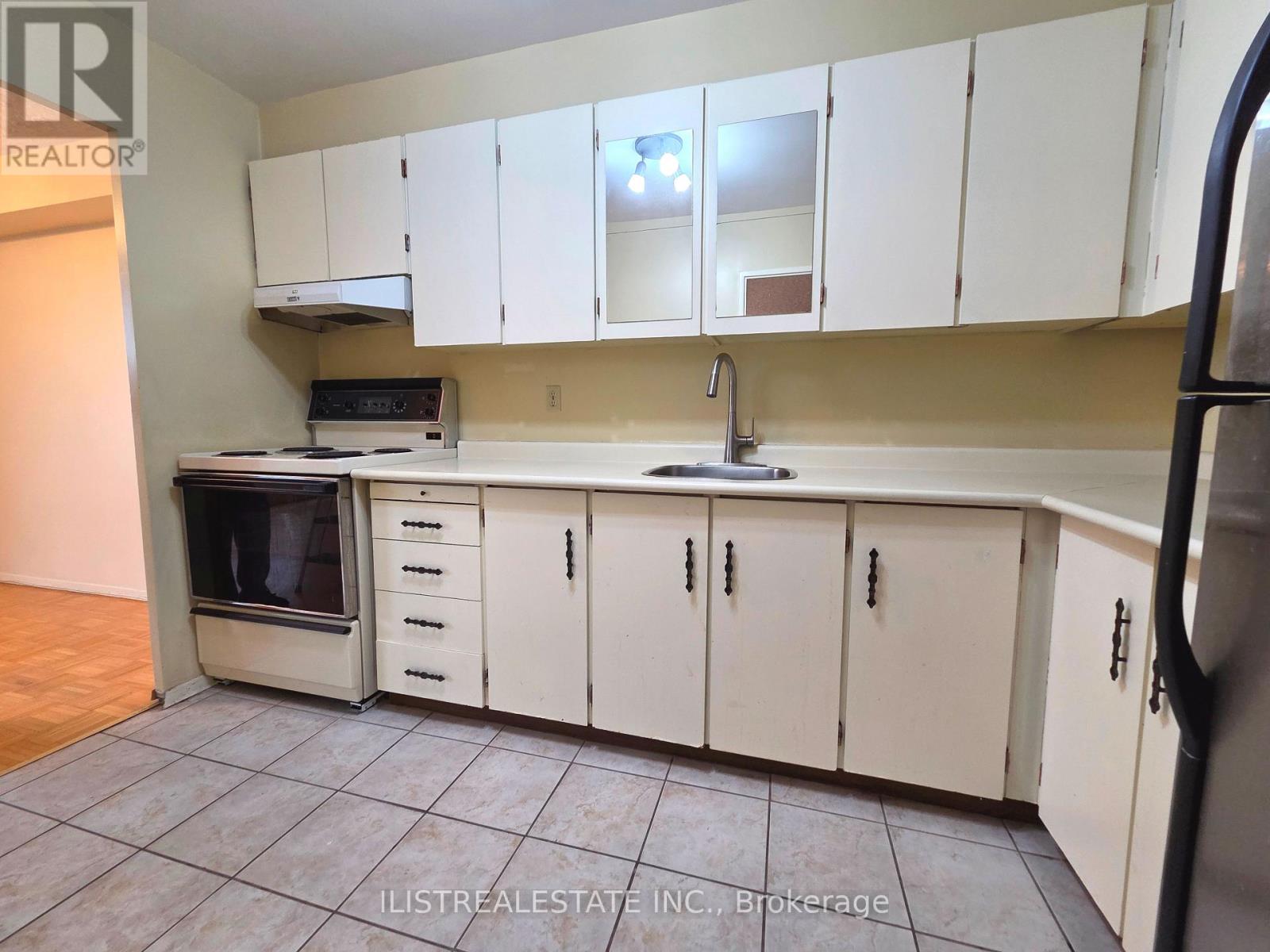 407 - 5 Massey Square Property Photo 8
