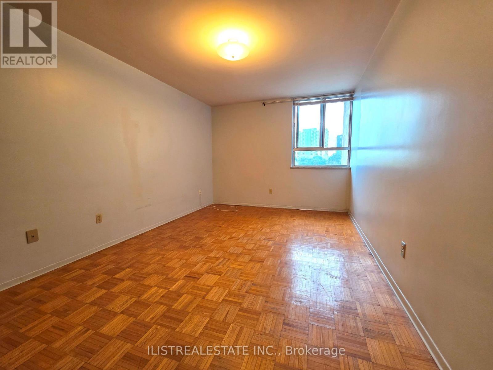 407 - 5 Massey Square Property Photo 10