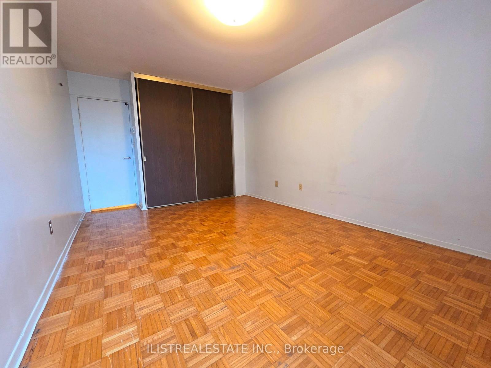 407 - 5 Massey Square Property Photo 11