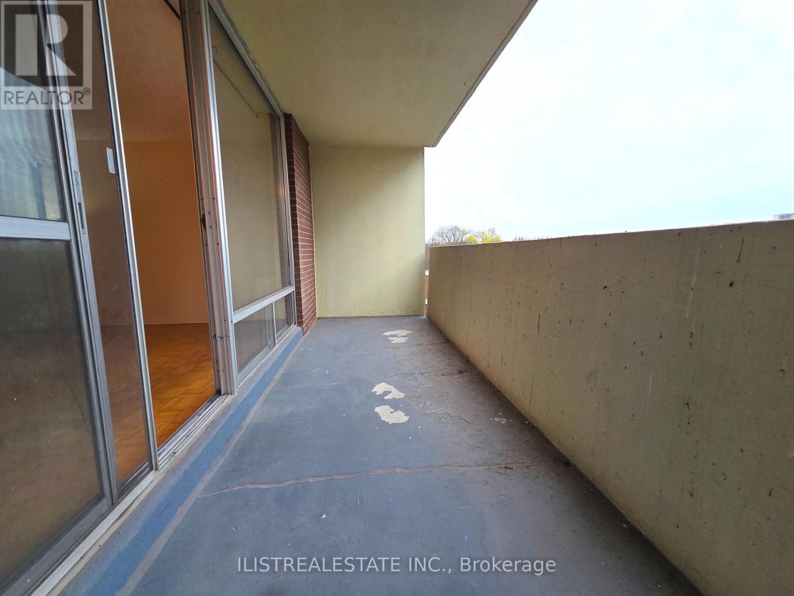 407 - 5 Massey Square Property Photo 12