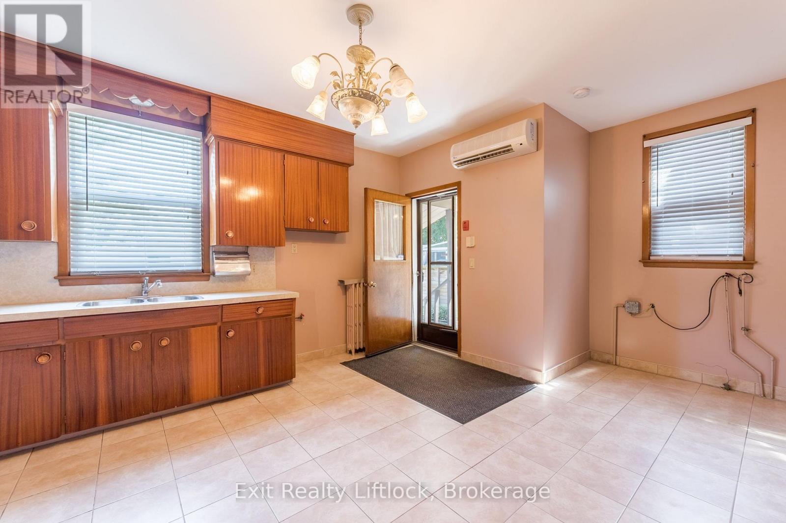 843 Logan Avenue Property Photo 6