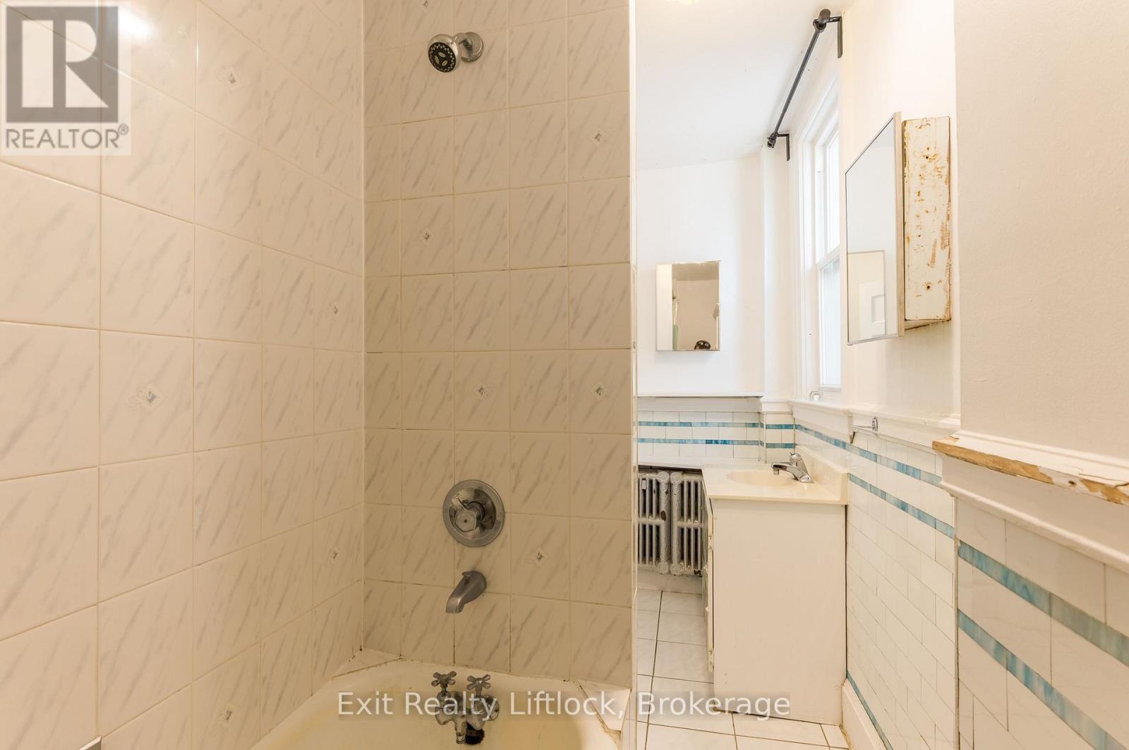 843 Logan Avenue Property Photo 23