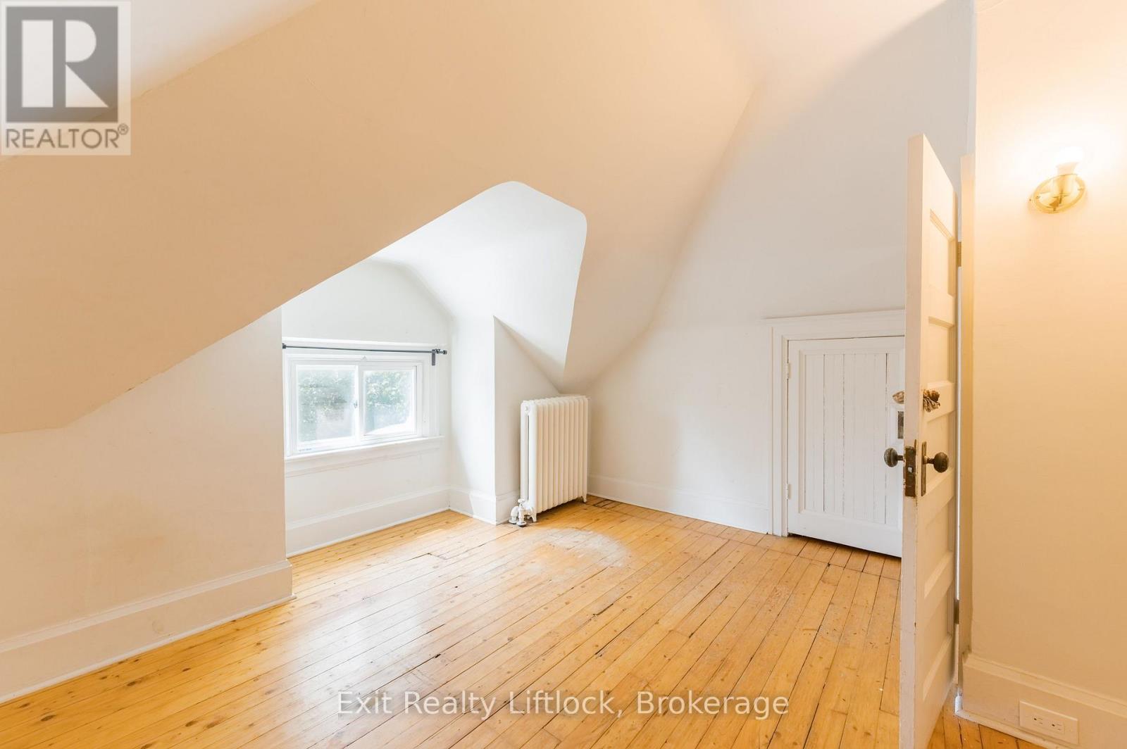 843 Logan Avenue Property Photo 27