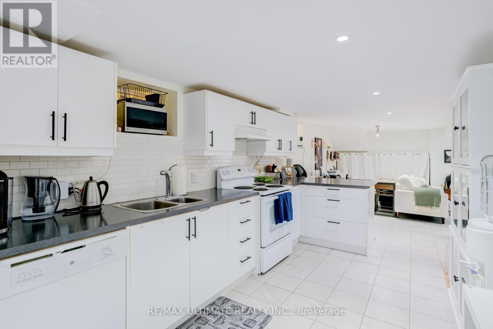 533 Kingston Road Property Photo 8
