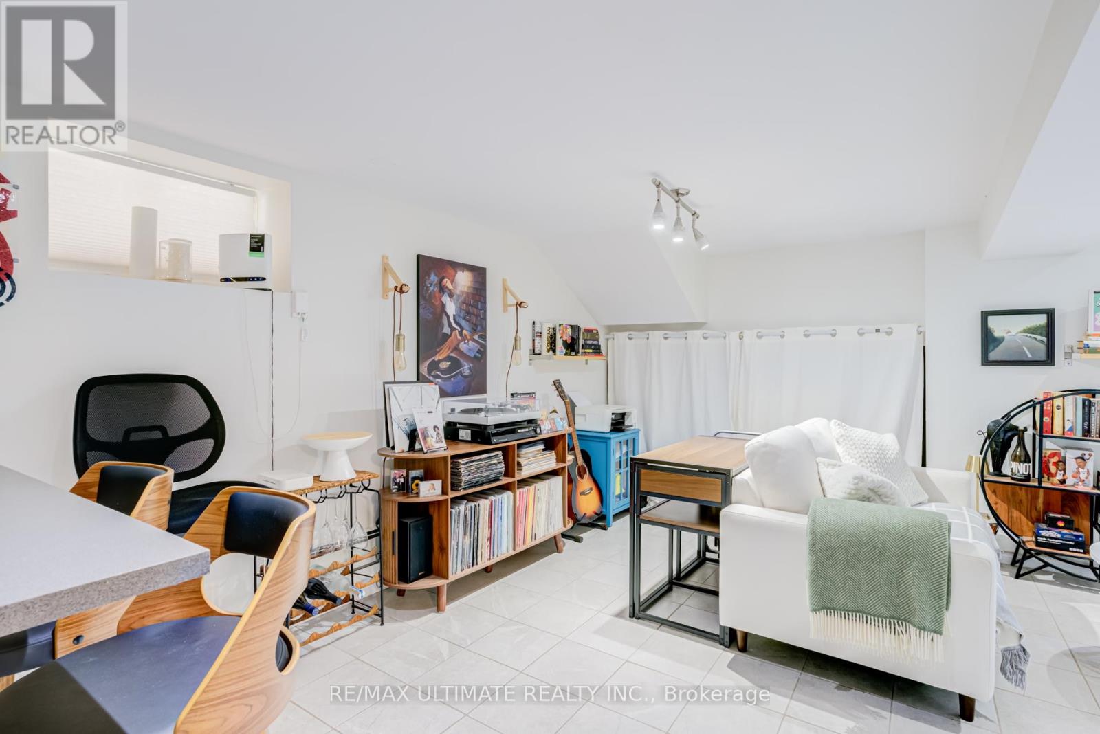 533 Kingston Road Property Photo 12