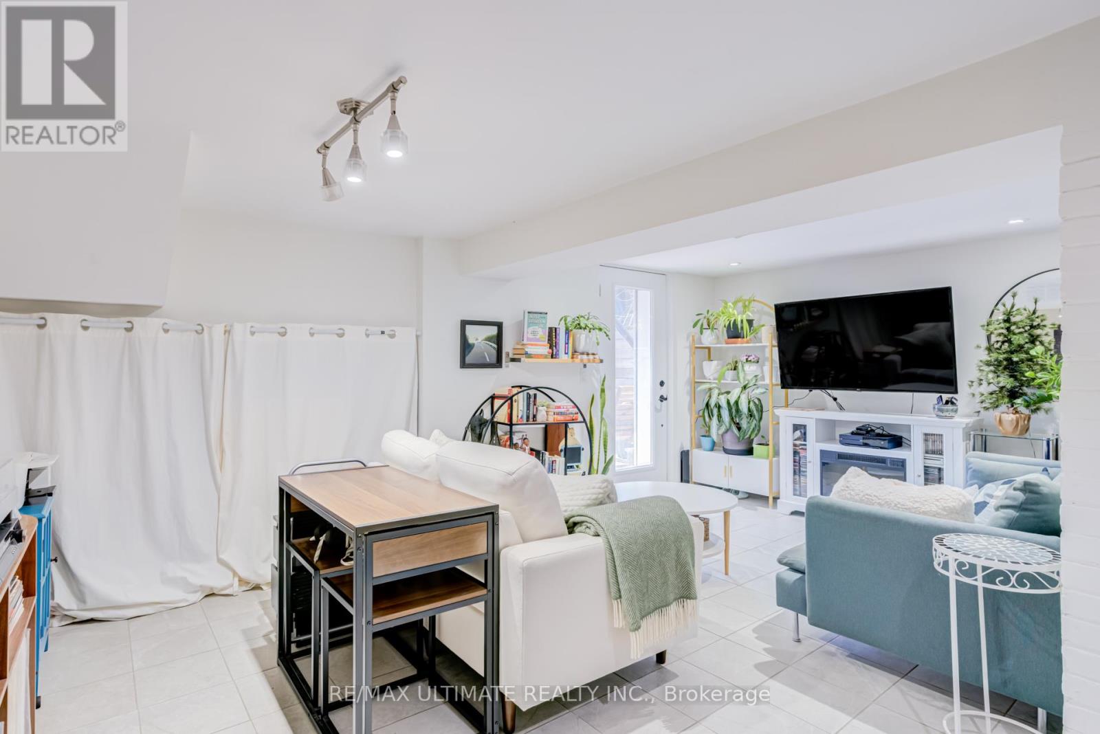 533 Kingston Road Property Photo 13