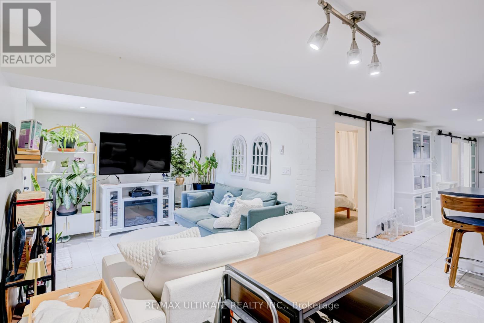 533 Kingston Road Property Photo 15