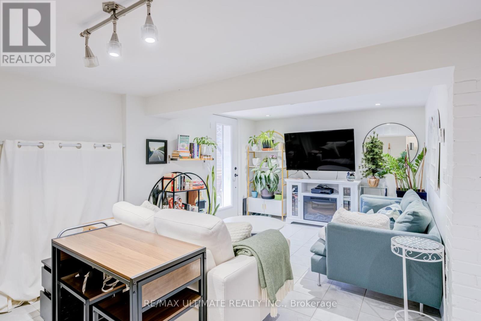533 Kingston Road Property Photo 16