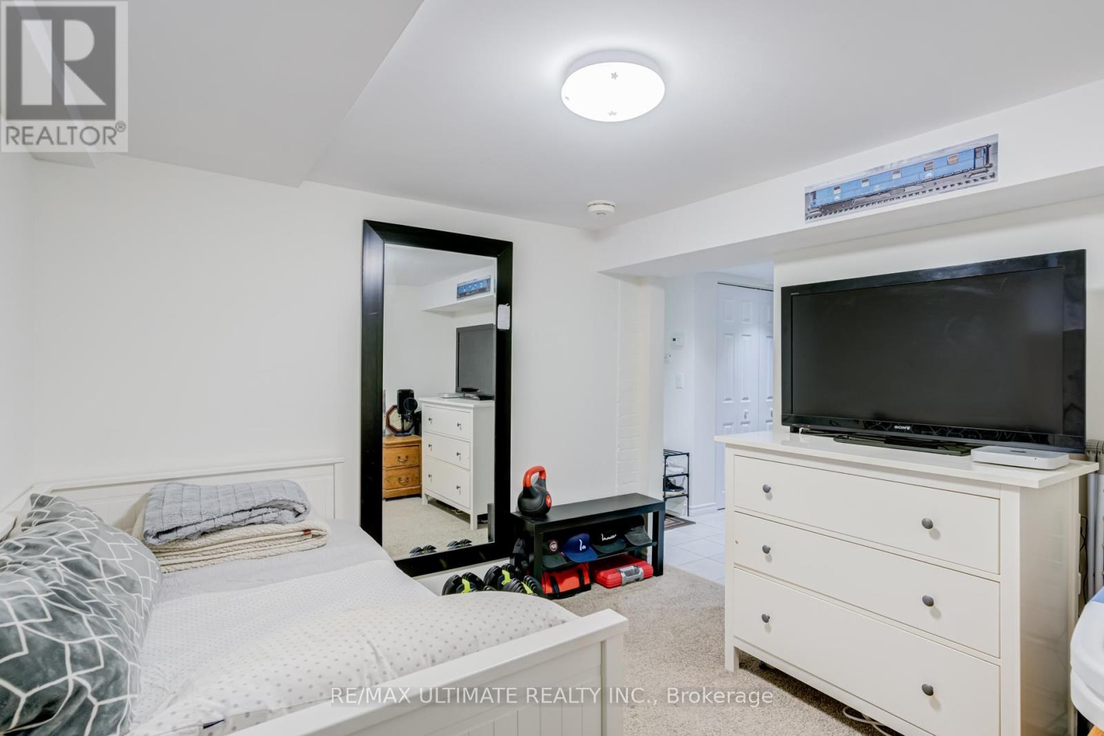 533 Kingston Road Property Photo 23