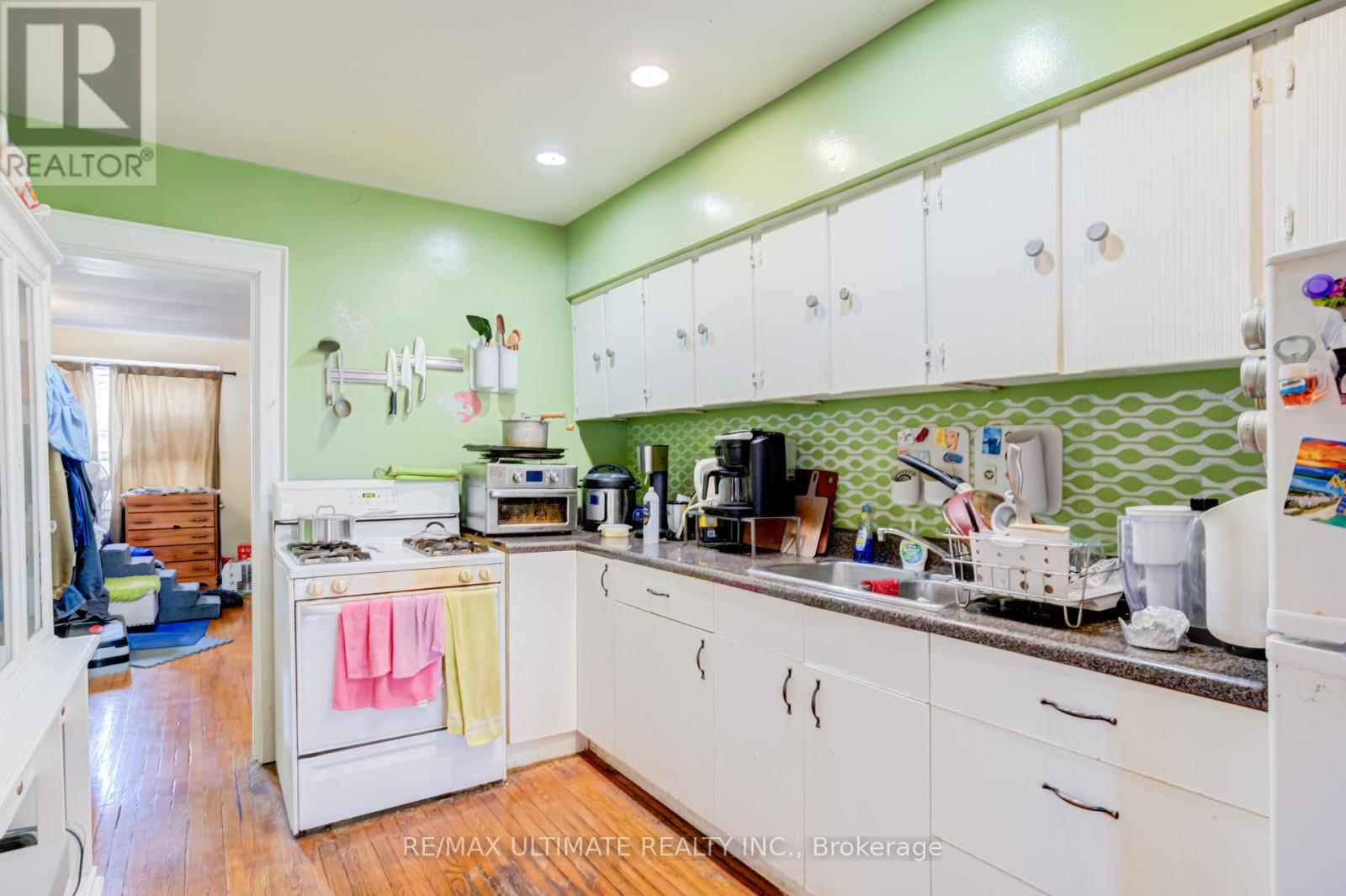 533 Kingston Road Property Photo 32