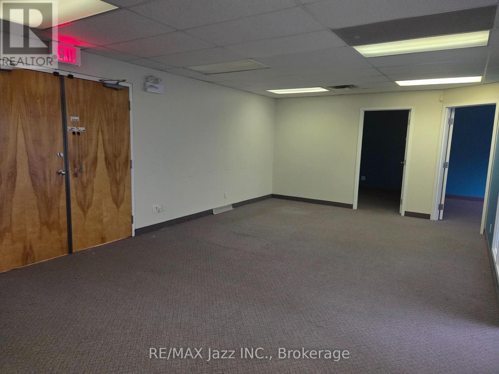 202 - 633 King Street E Property Photo 4