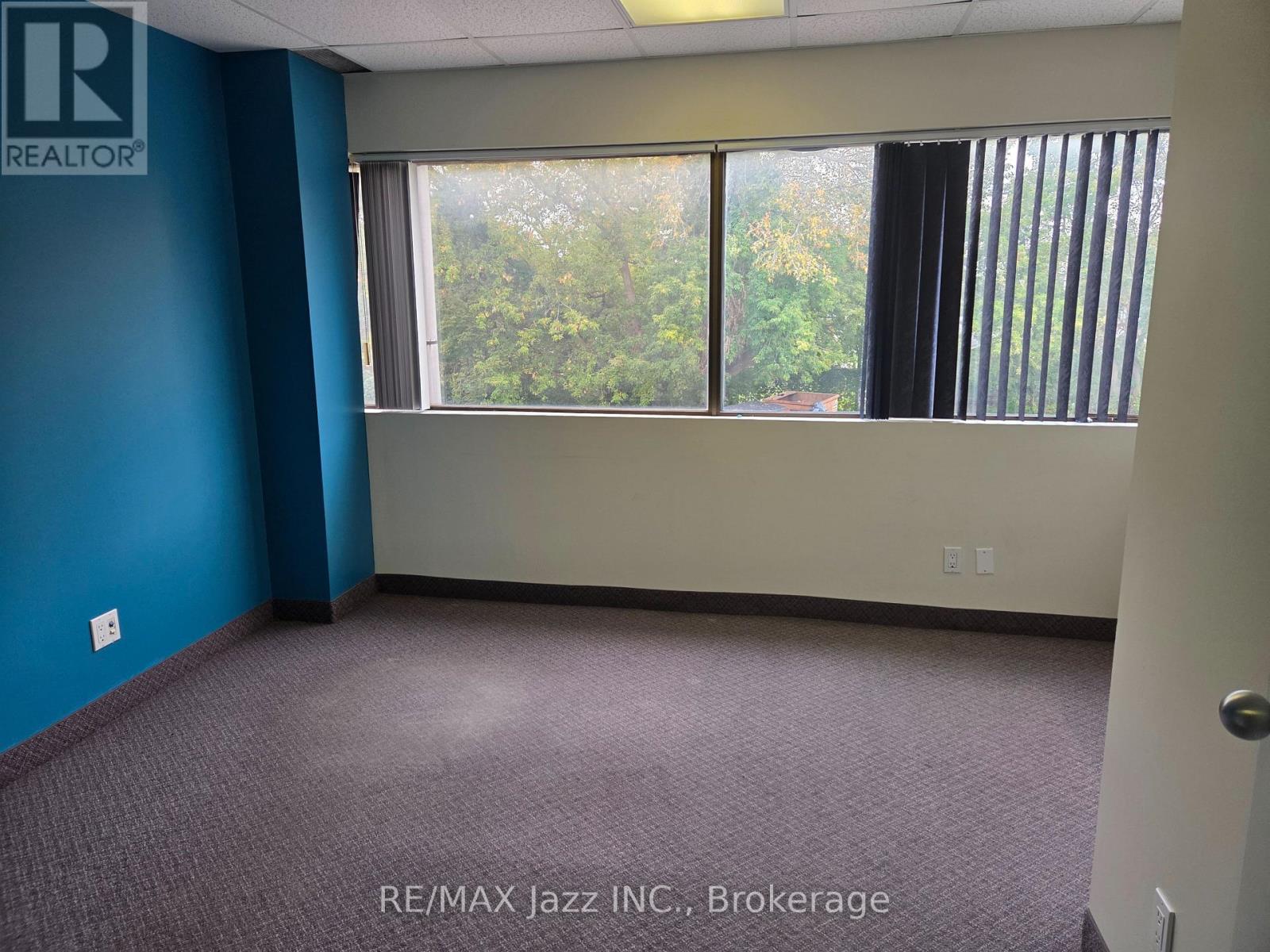 202 - 633 King Street E Property Photo 7
