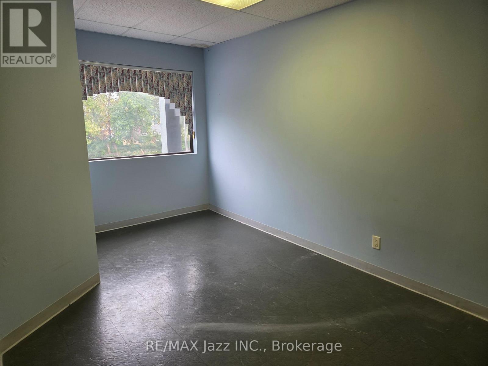 202 - 633 King Street E Property Photo 8