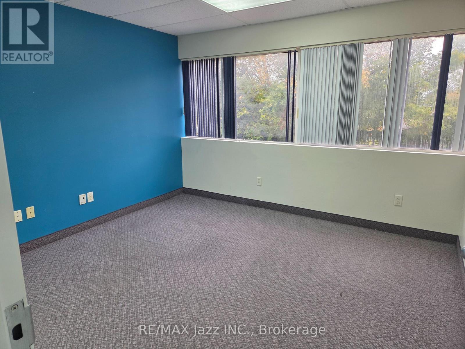 202 - 633 King Street E Property Photo 12