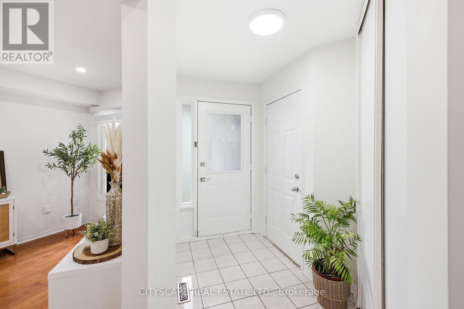 1143 Windgrove Square Property Photo 8