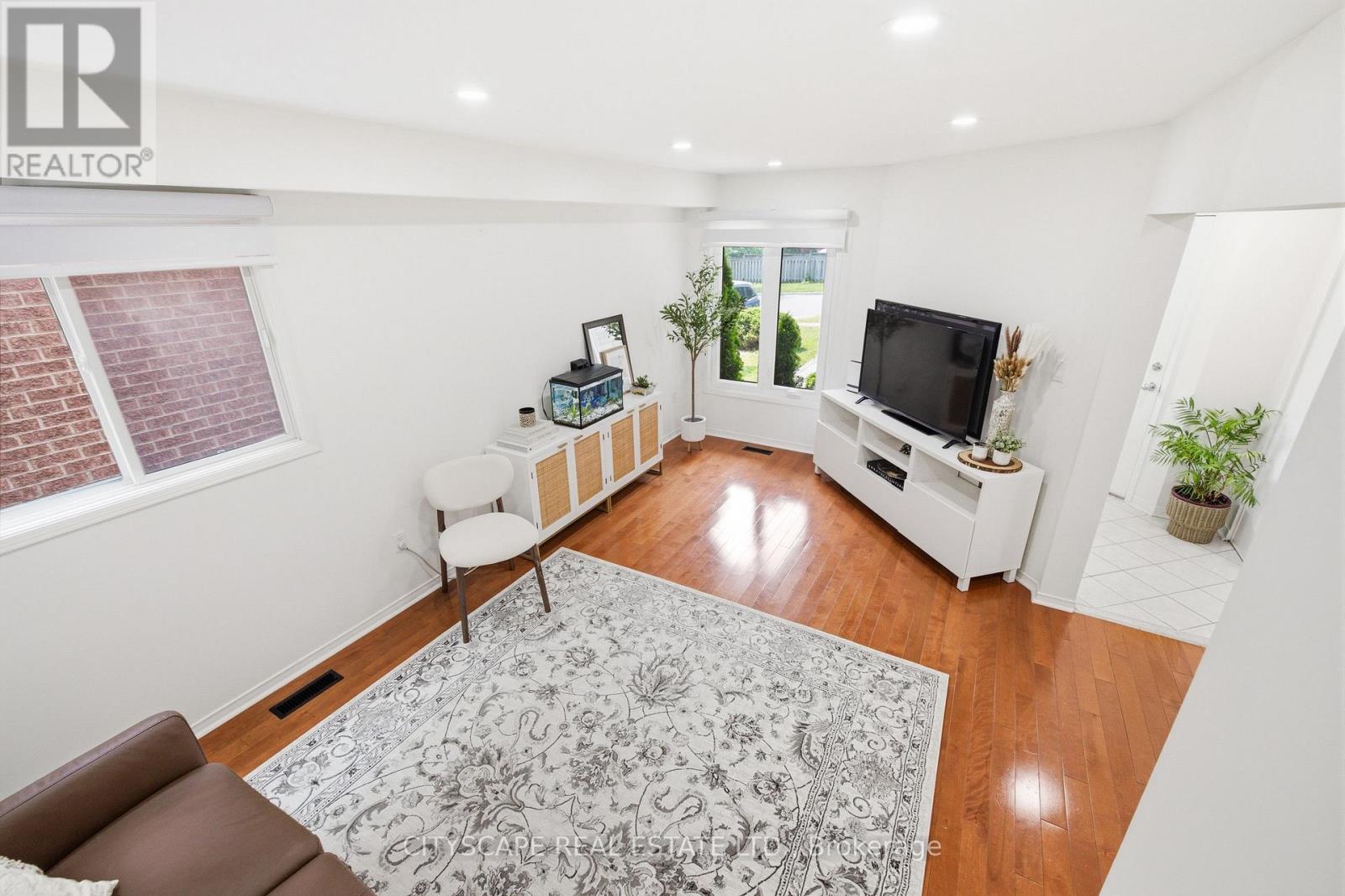 1143 Windgrove Square Property Photo 10
