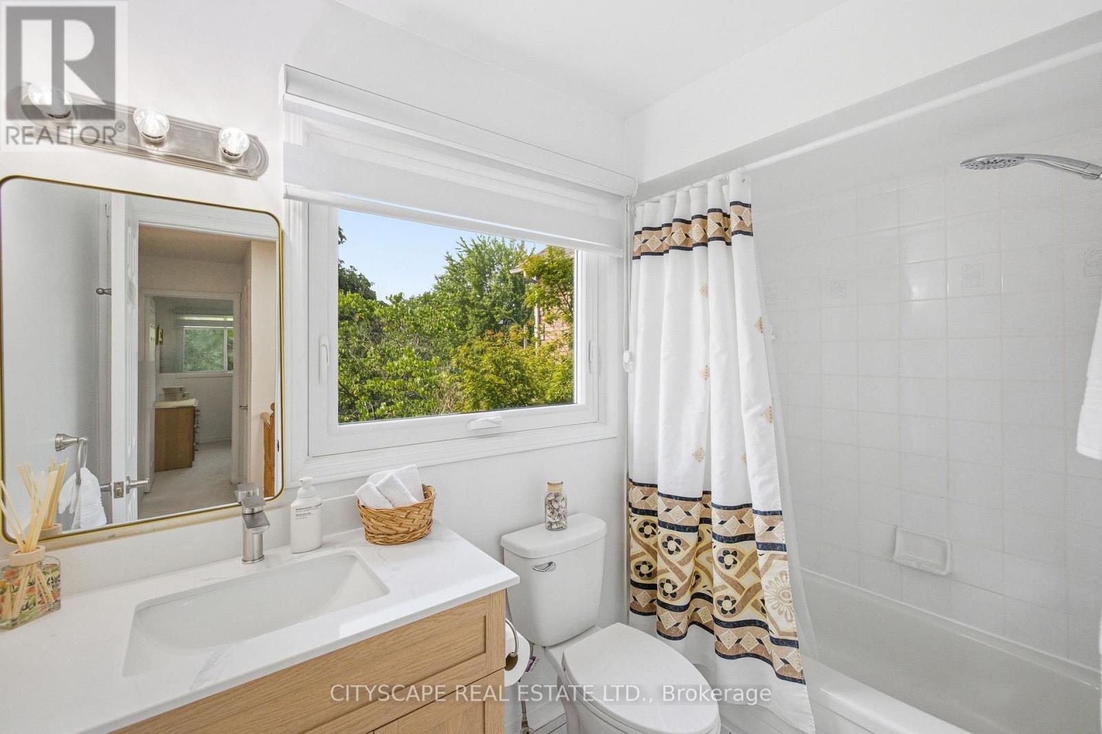 1143 Windgrove Square Property Photo 25