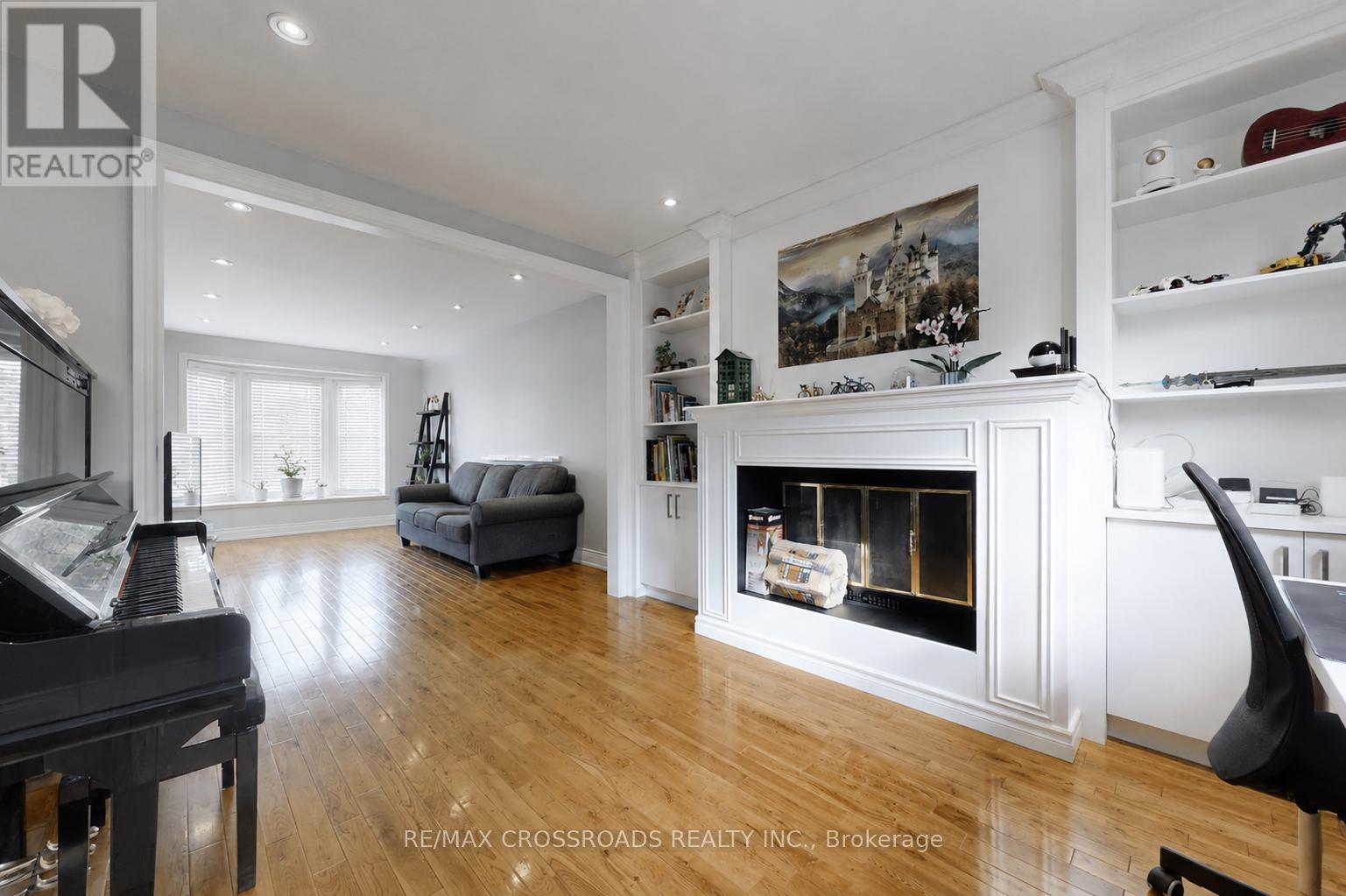 49 King Louis Crescent Property Photo 7