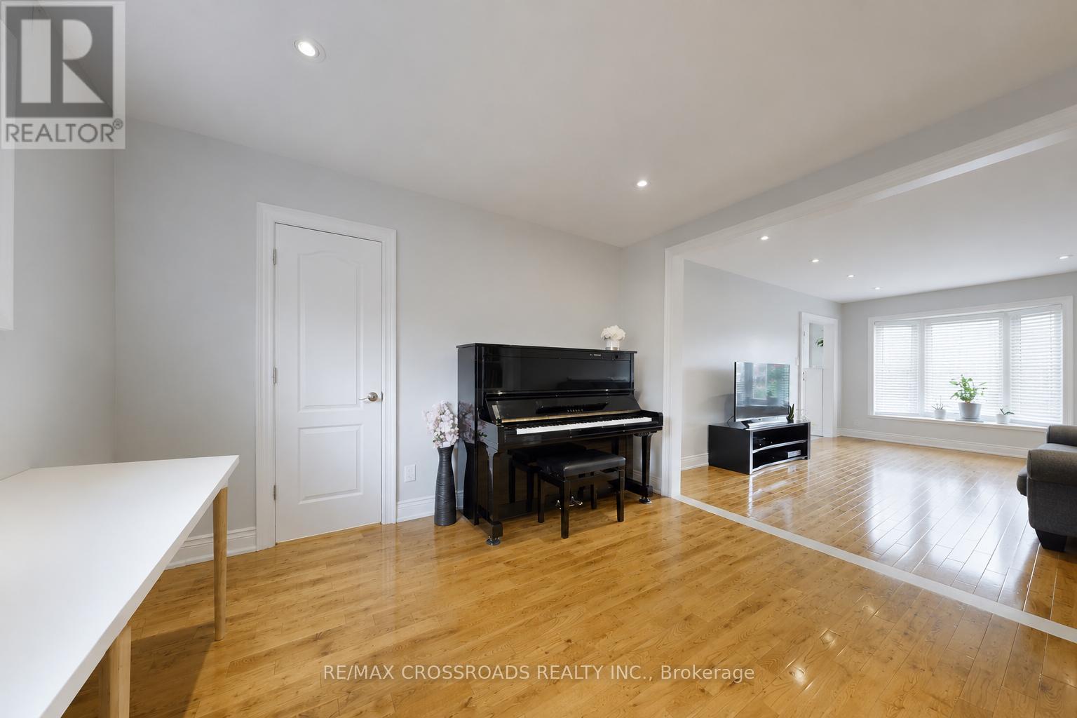 49 King Louis Crescent Property Photo 8