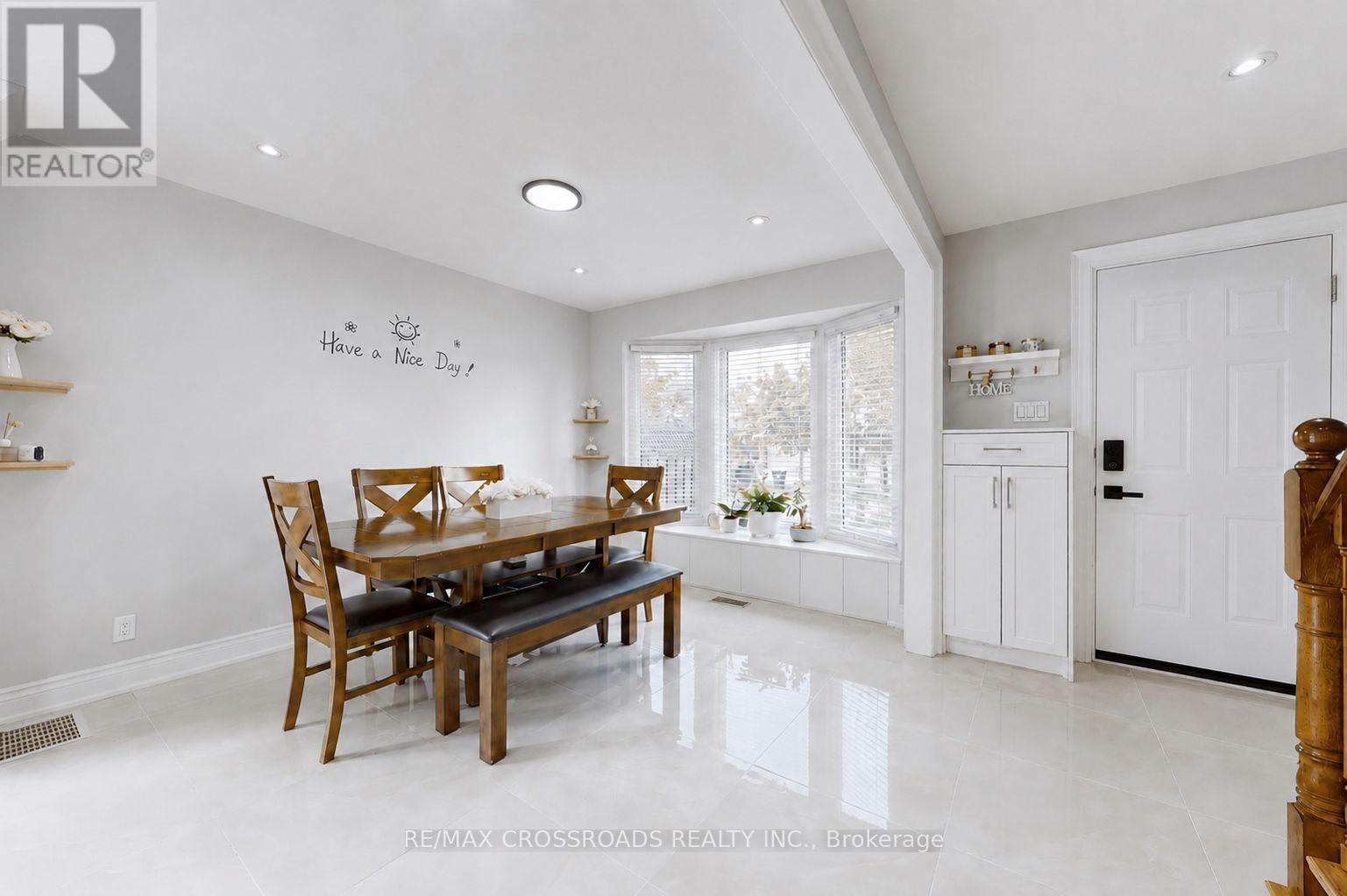 49 King Louis Crescent Property Photo 10