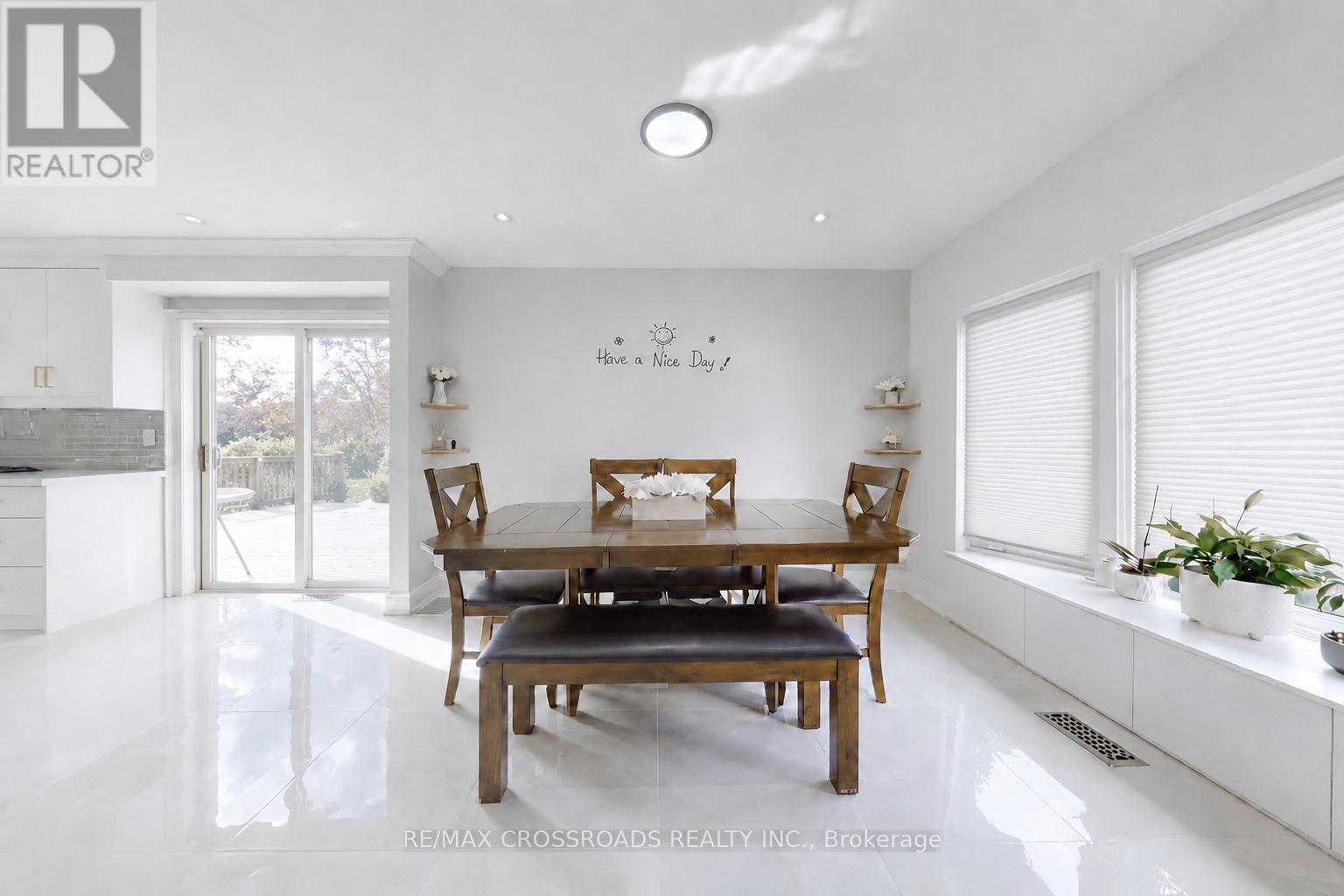 49 King Louis Crescent Property Photo 11