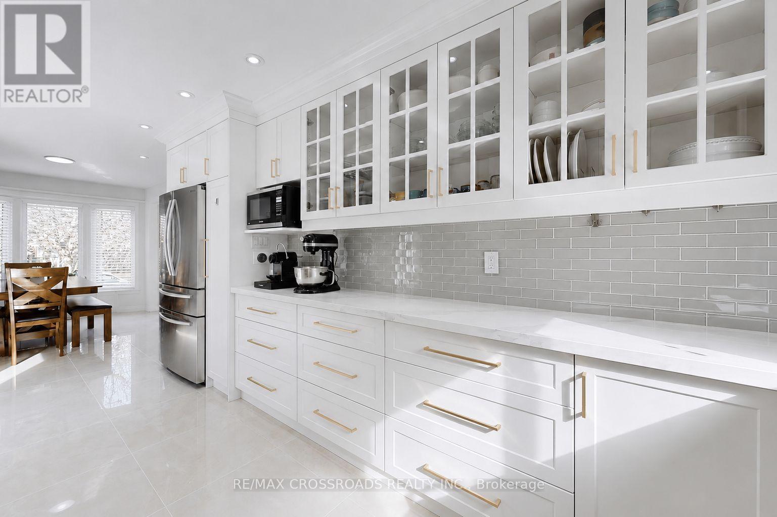 49 King Louis Crescent Property Photo 15