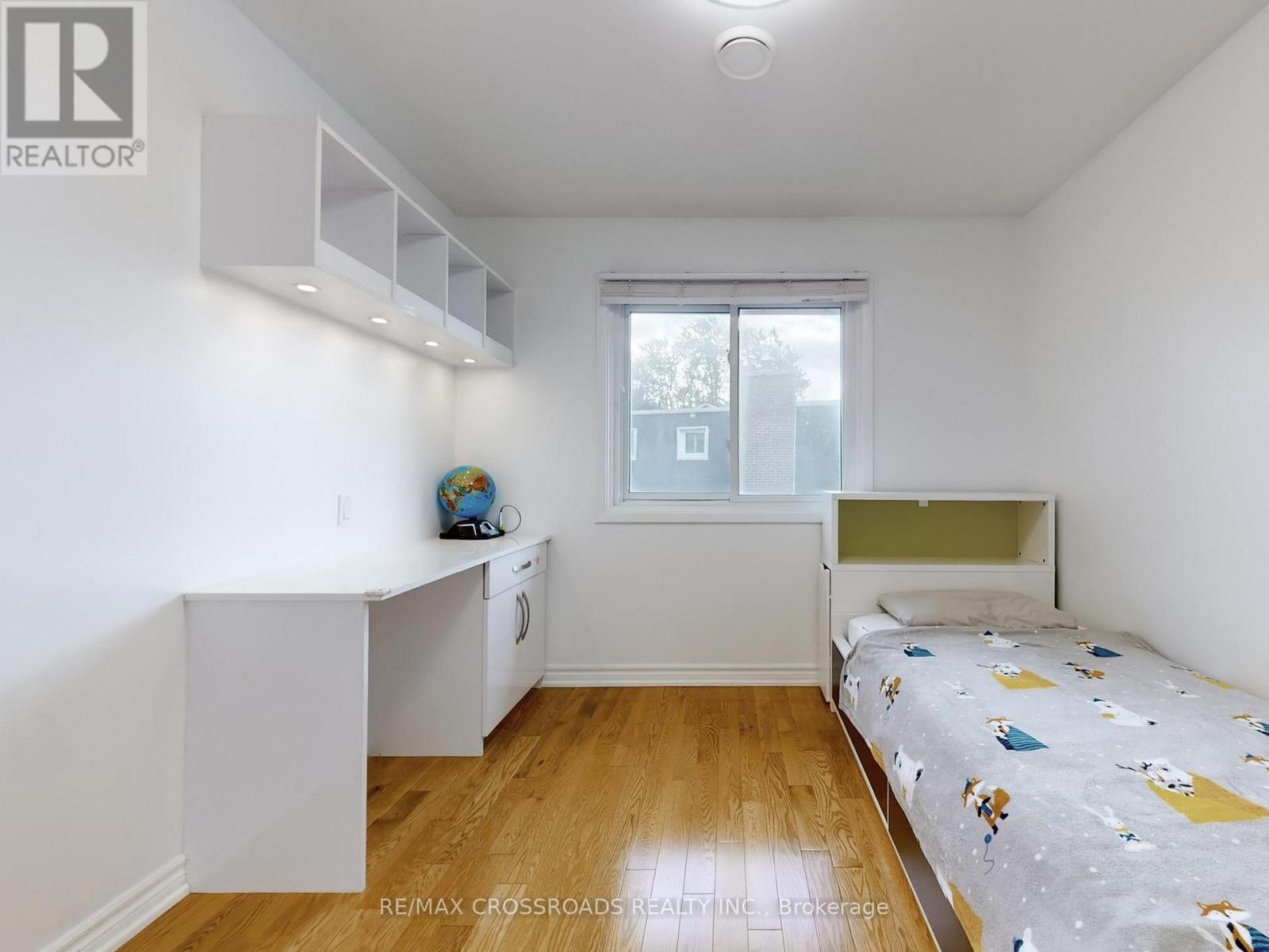 49 King Louis Crescent Property Photo 25