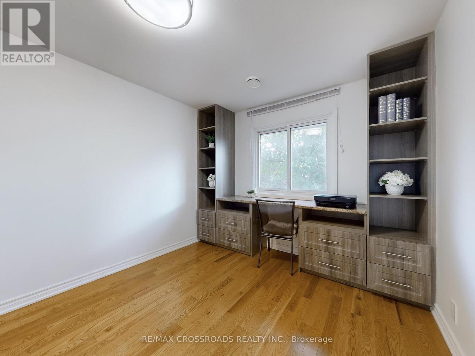 49 King Louis Crescent Property Photo 26