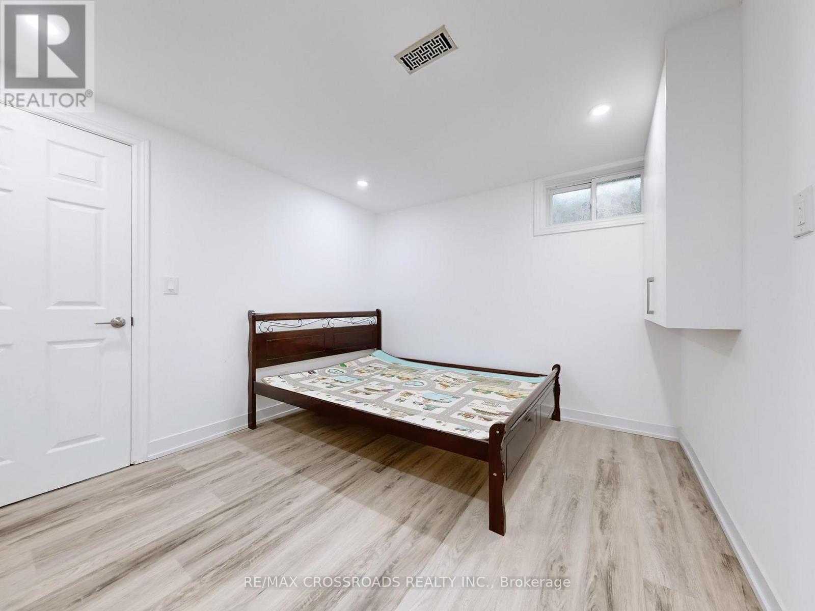 49 King Louis Crescent Property Photo 30