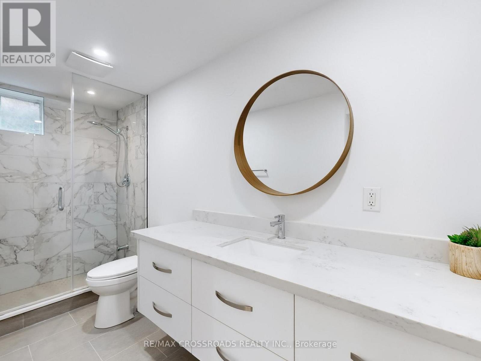 49 King Louis Crescent Property Photo 31
