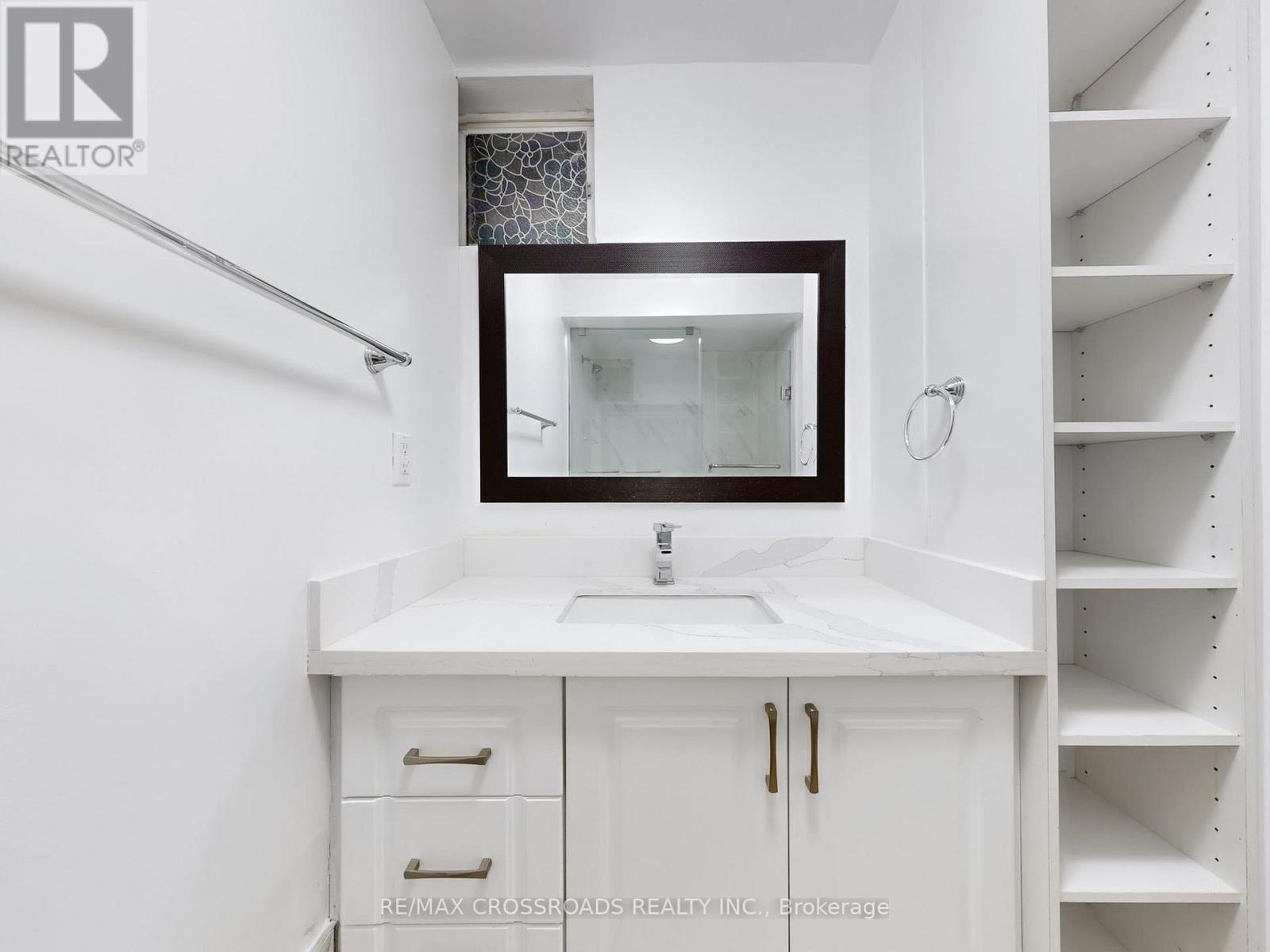49 King Louis Crescent Property Photo 33
