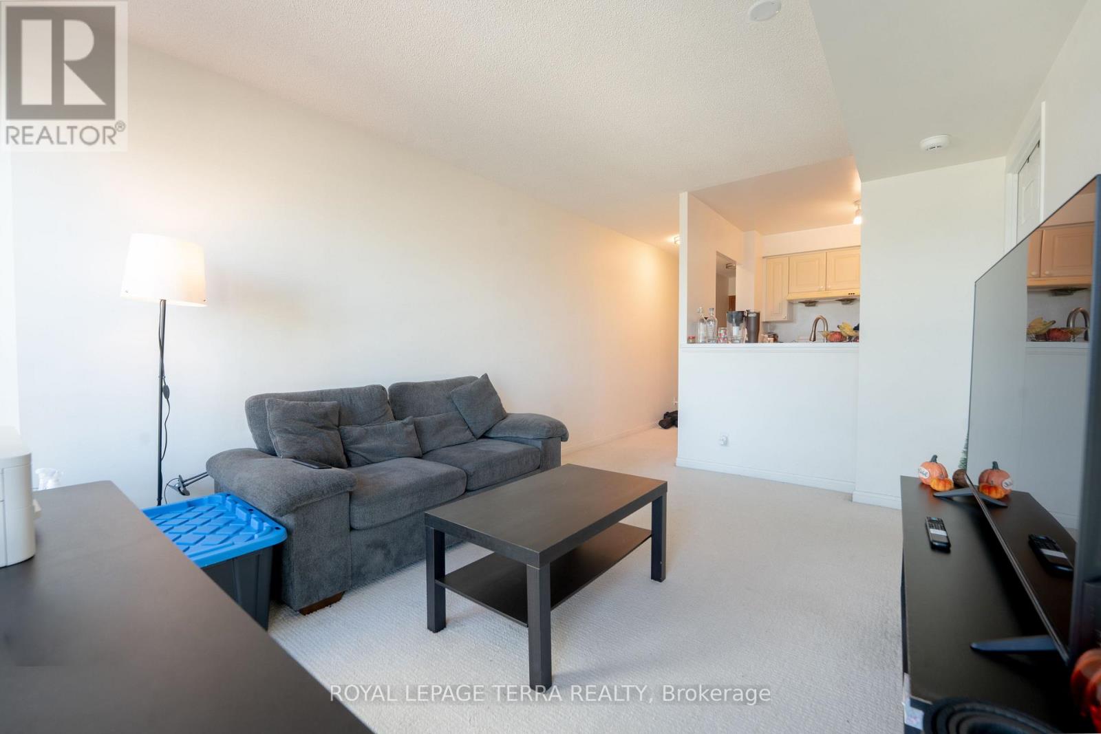 915 - 8 LEE CENTRE DRIVE Property Photo 1