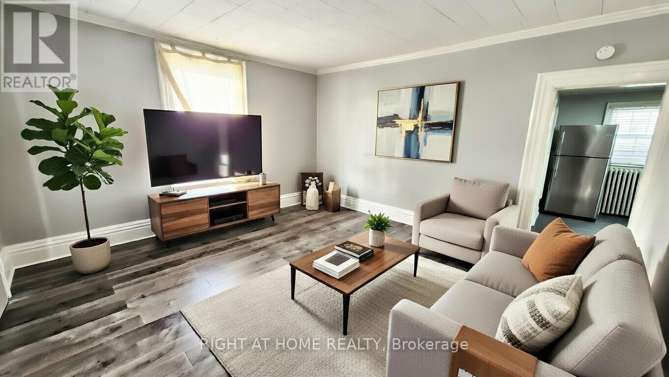 1 - 178 Adelaide Avenue E Property Photo 2