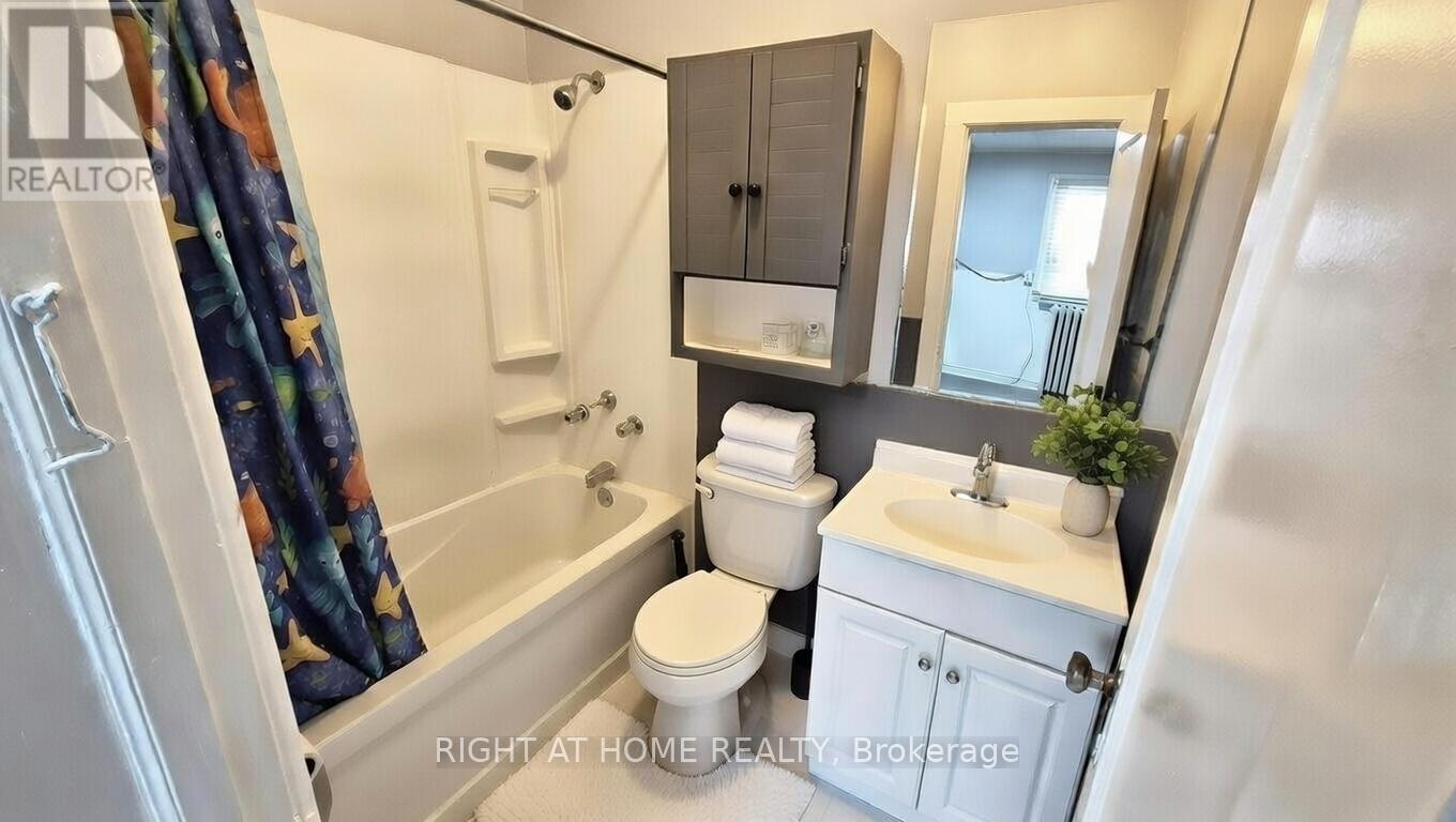 1 - 178 Adelaide Avenue E Property Photo 5