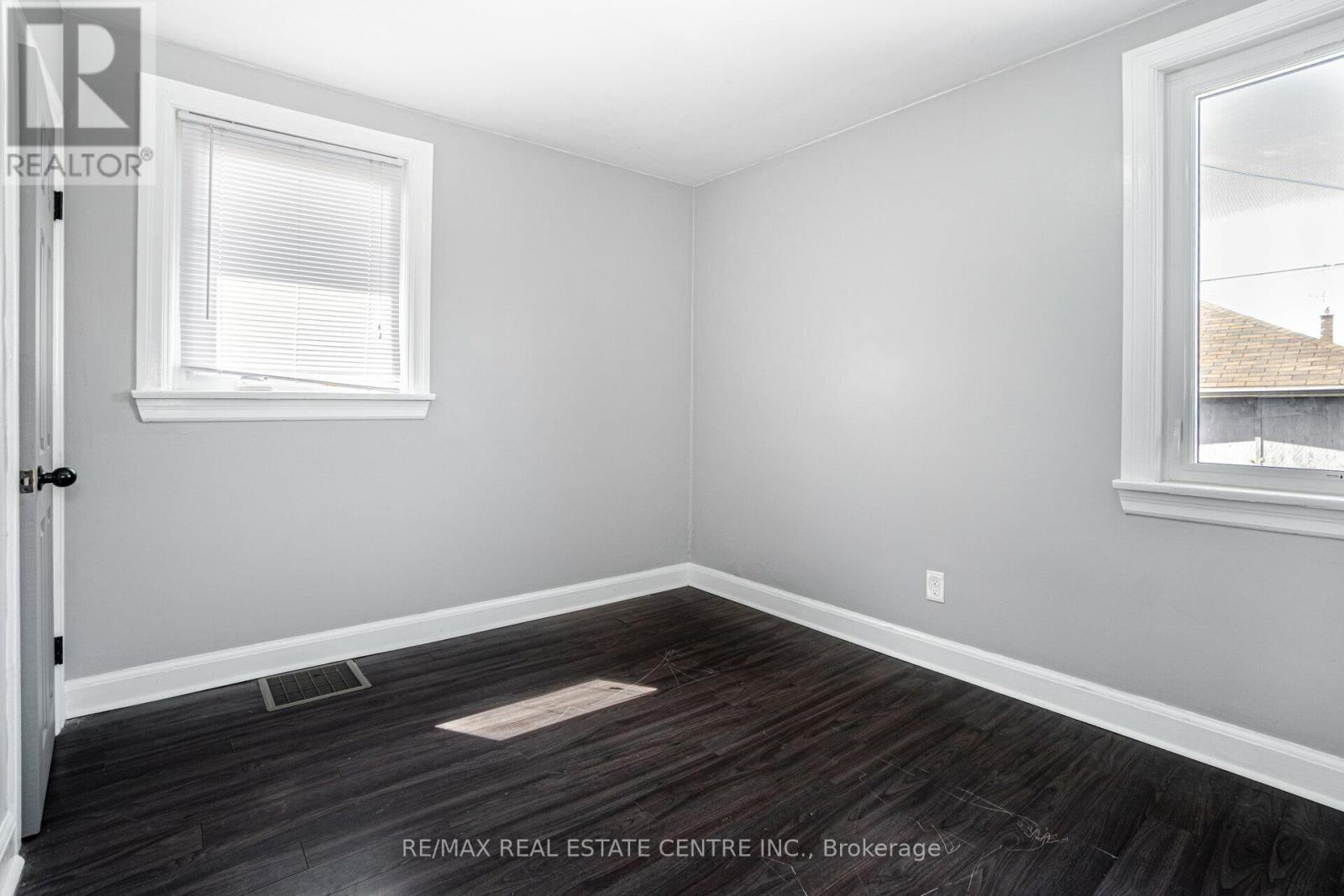 Upper Level - 102 Wilson Road S Property Photo 18