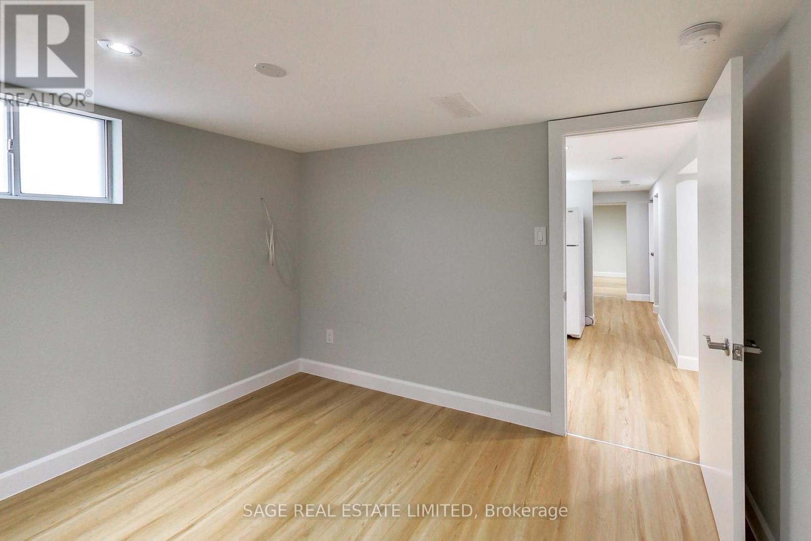 Lower - 2505 Gerrard Street E Property Photo 15