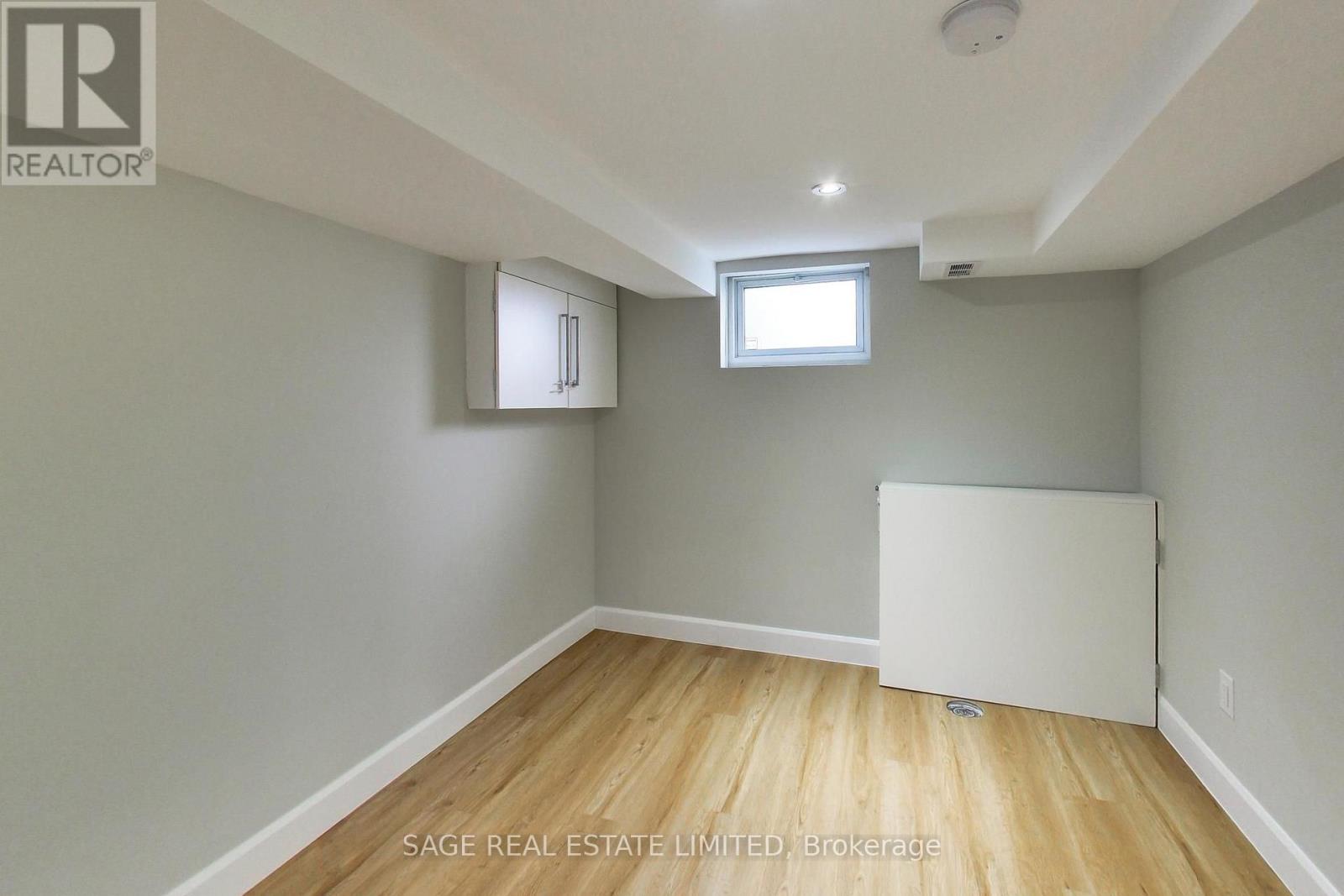 Lower - 2505 Gerrard Street E Property Photo 17