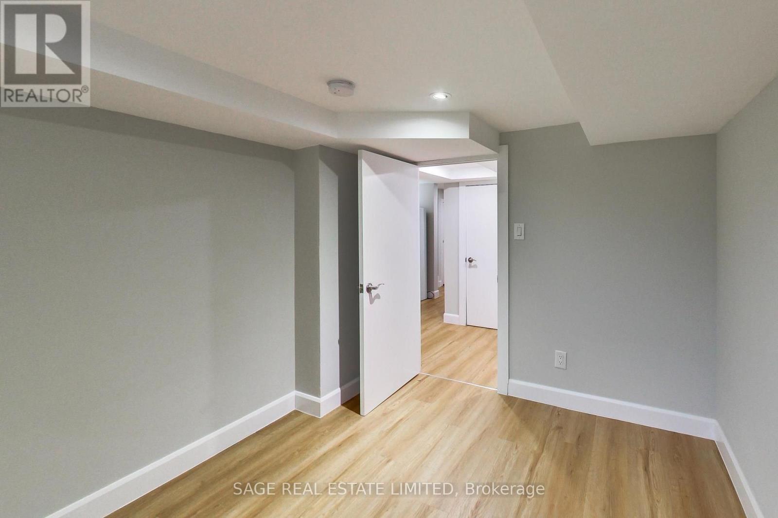 Lower - 2505 Gerrard Street E Property Photo 18