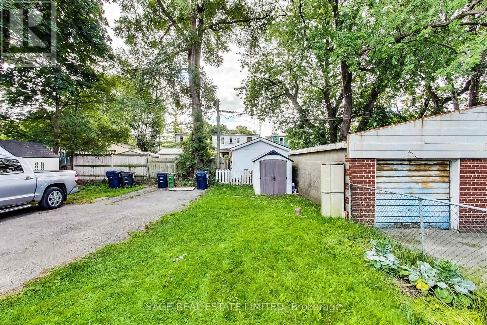 Lower - 2505 Gerrard Street E Property Photo 23