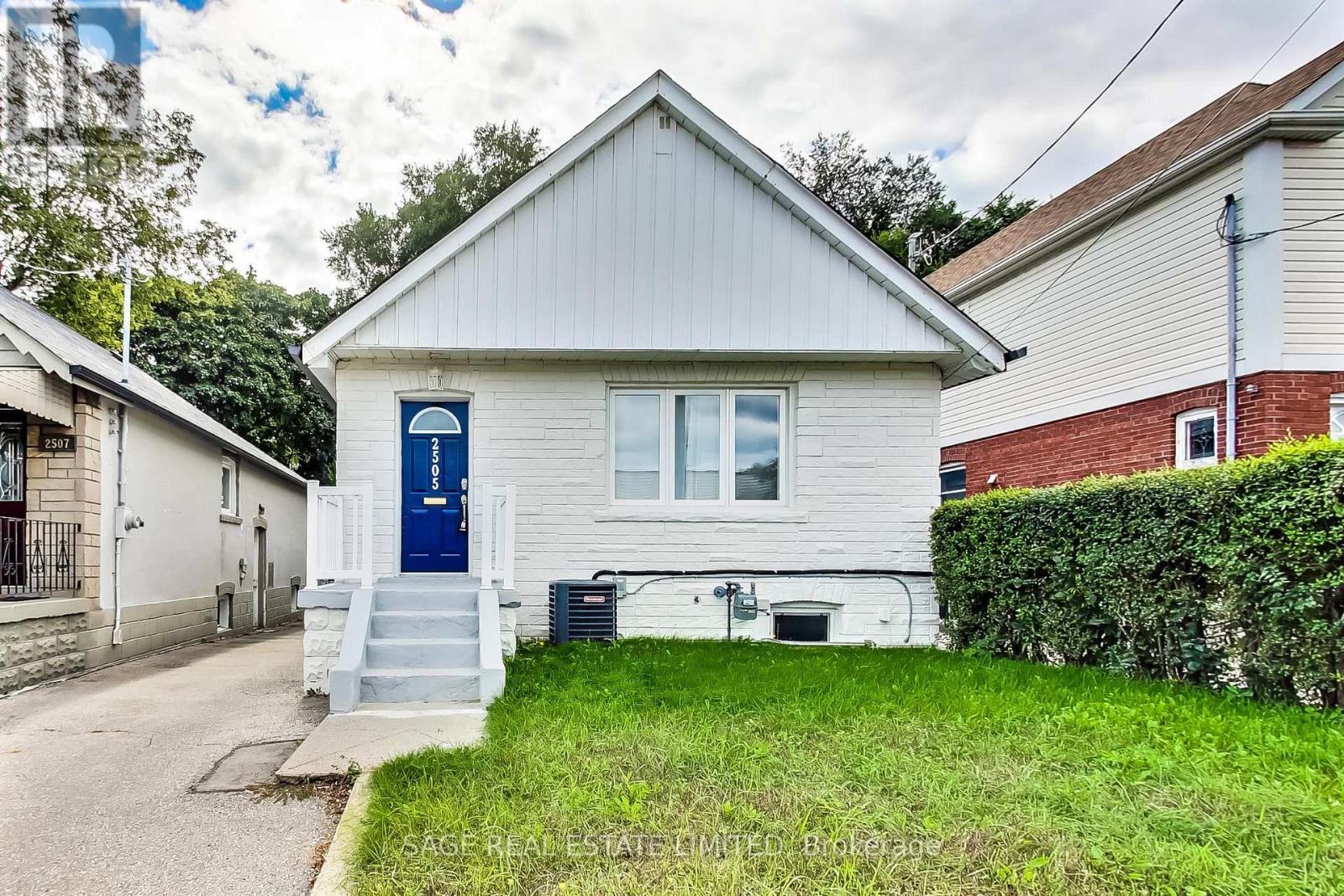 Lower - 2505 Gerrard Street E Property Photo 25